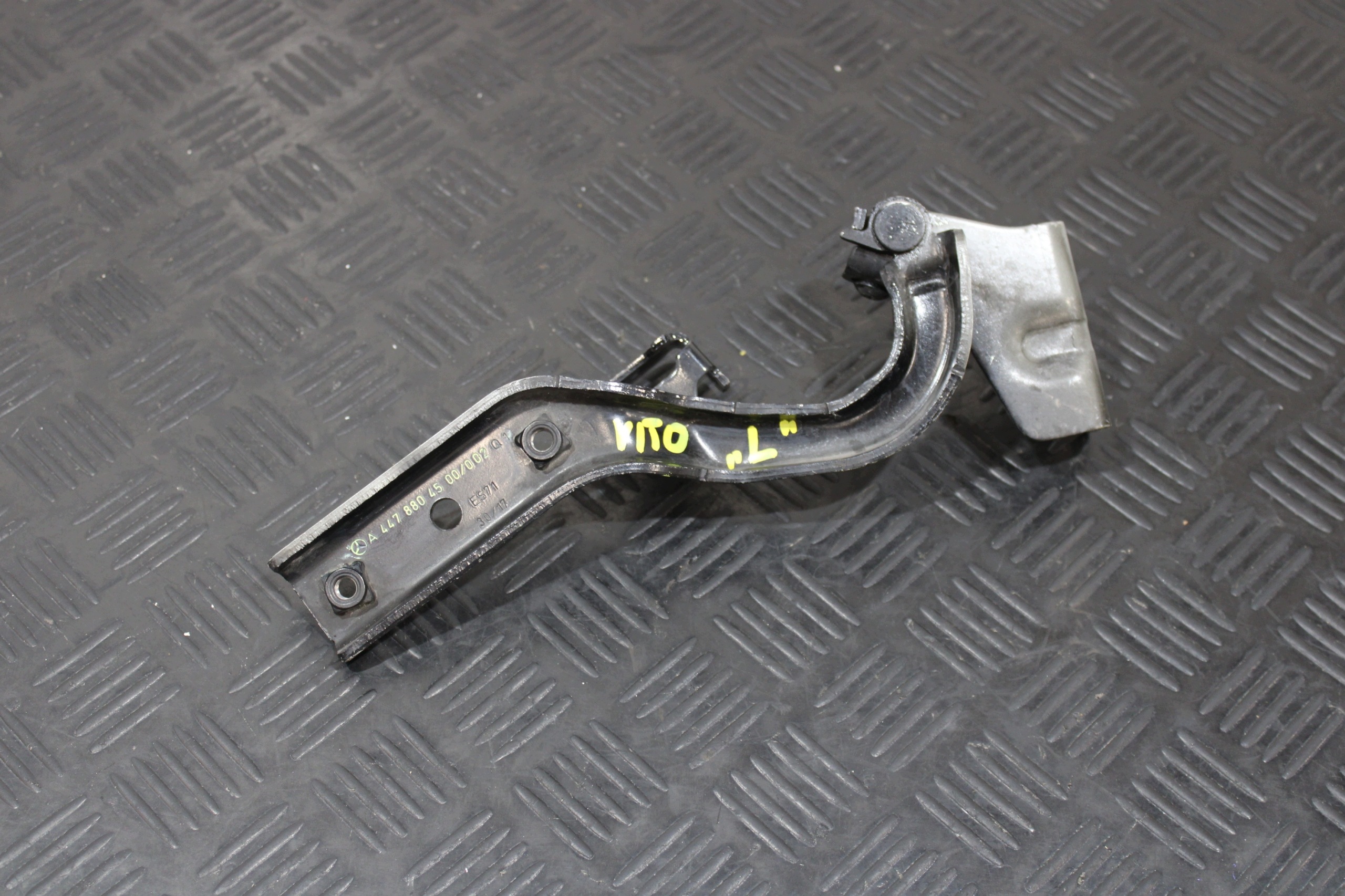 hinge bonnets left A4478804500 VITO W447