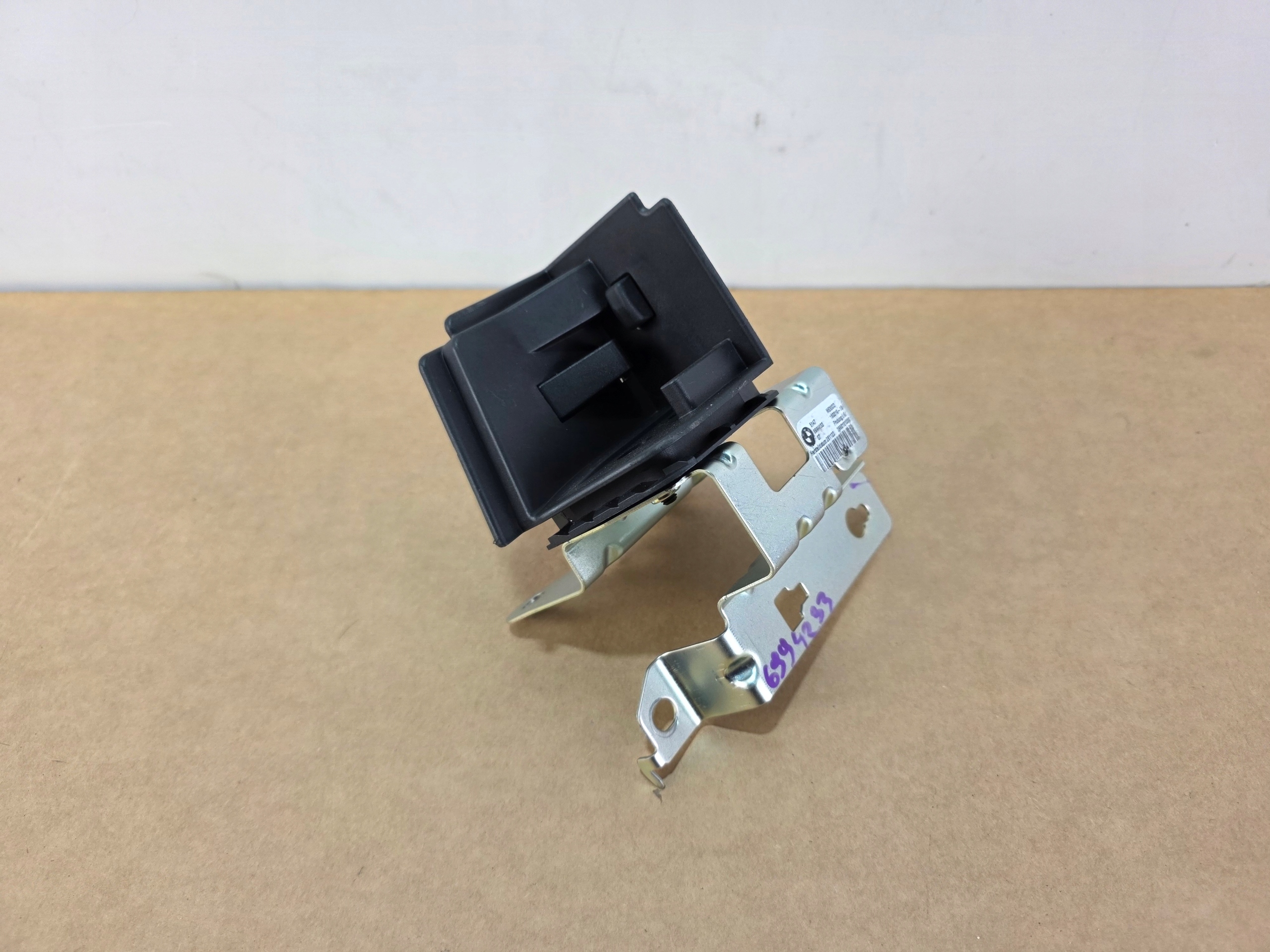 bracket holder ROLETY boot left BMW X5 G05 LCI 6994233