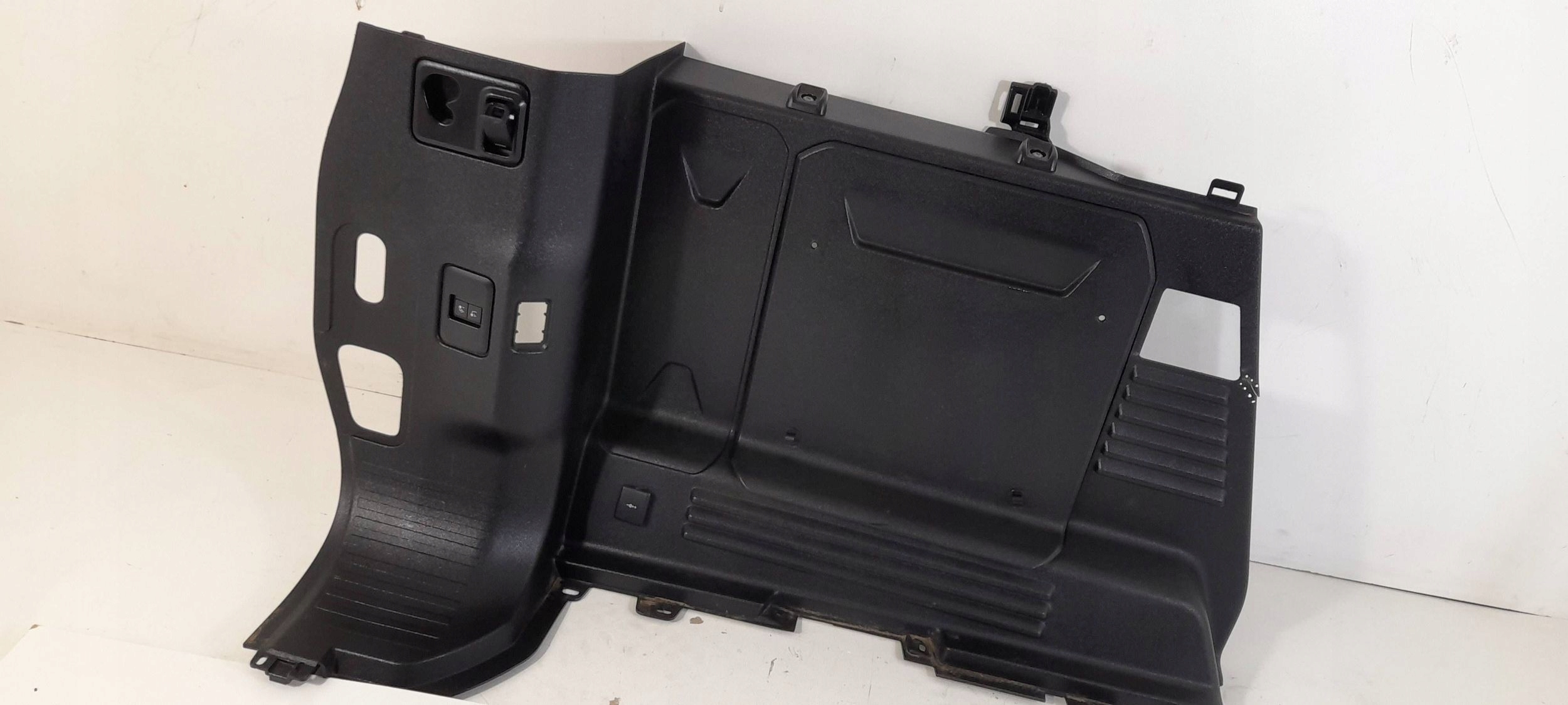 Land Rover Defender L663 boot upholstery left L8B2-45431B-G8PVJ (LD26)
