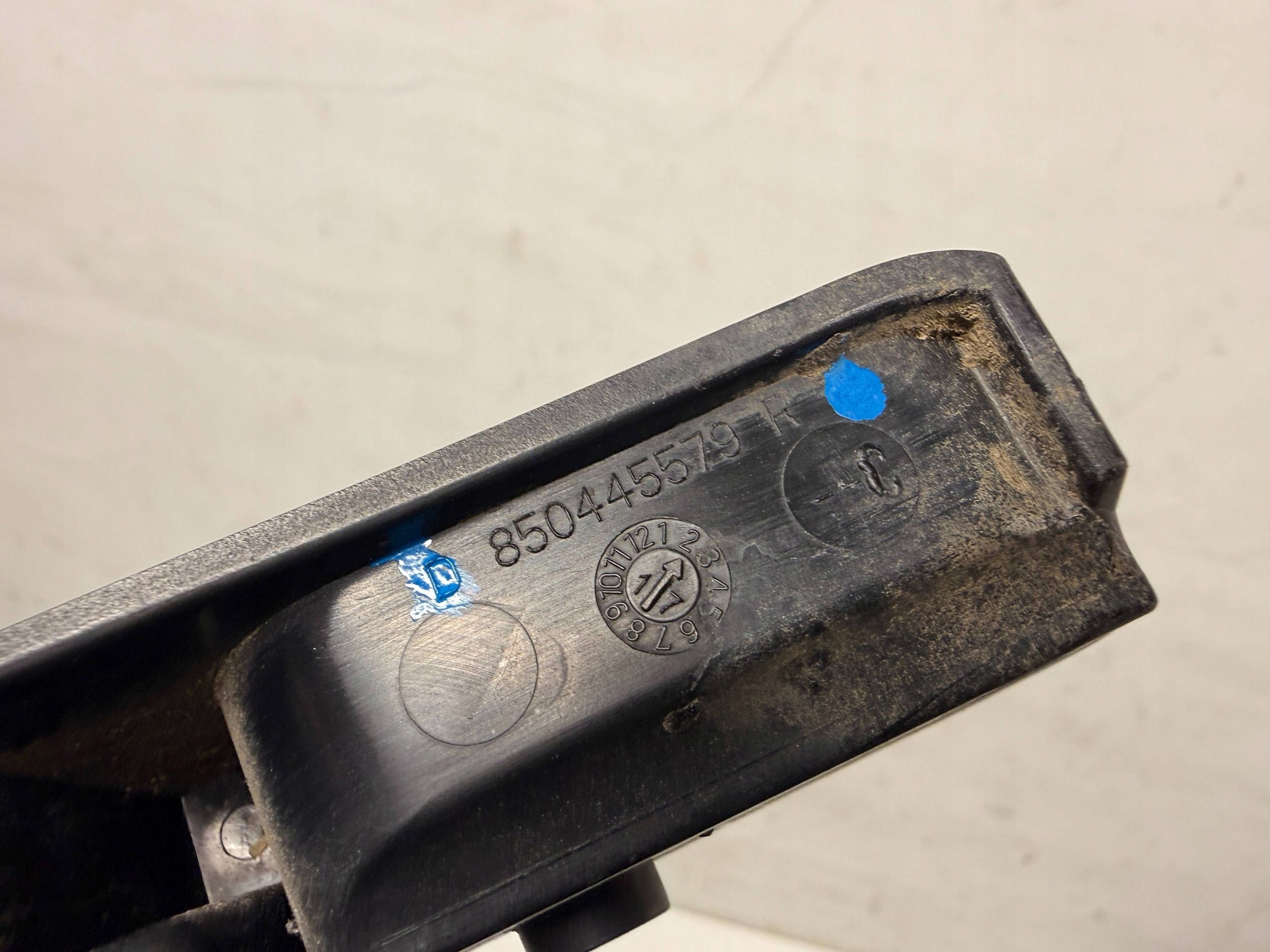 Dacia Duster II bumper bracket right rear part 850445579R