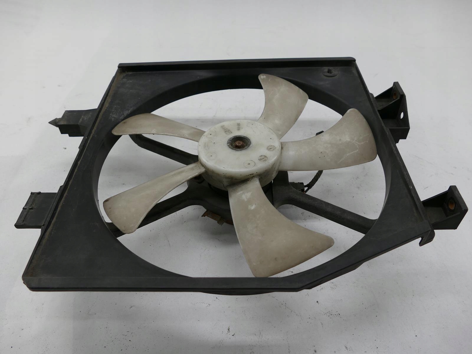 MAZDA PREMACY 1.8 ventilátor chladiče 99r