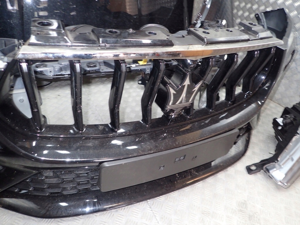MASERATI LEVANTE FL LIFT PRZÓD MASKA ZDERZAK LAMPY CHŁODNICE BŁOTNIKI PAS Typ samochodu 4x4/SUV Samochody osobowe