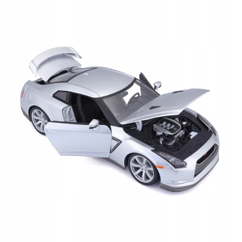 Nissan GT-R R35 1:18 model Bburago 18-12079 Efekty brak