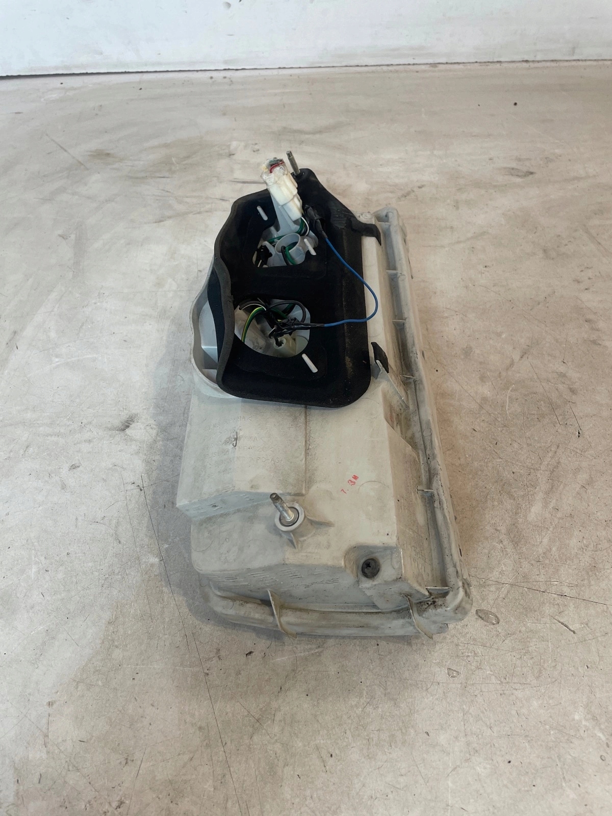 фонарь правый nissan ELGRAND E51 led