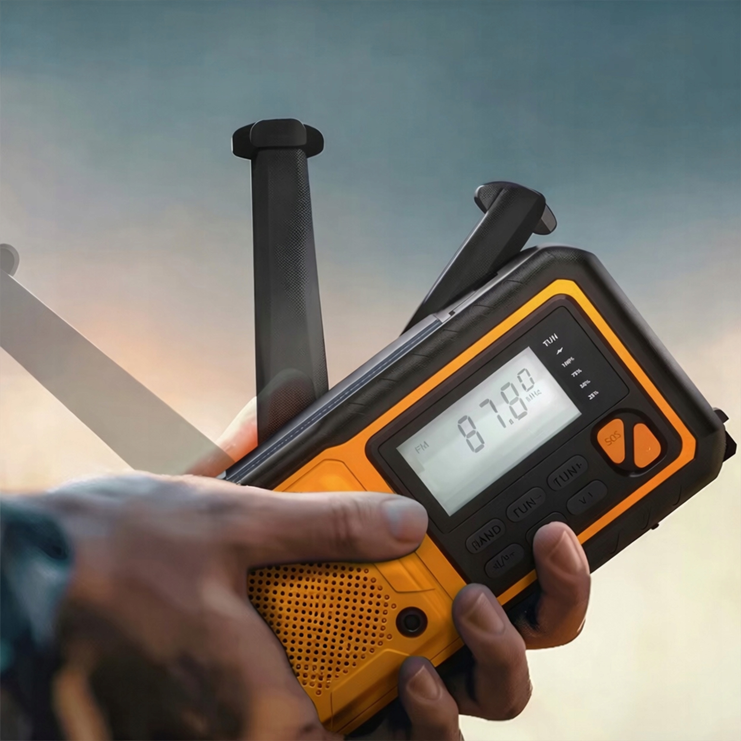 PRZENOŚNE RADIO SOLARNE KORBKA ALARM DYNAMO AWARYJNE LATARKA 5000mAh USB-C Kolor pomarańczowy