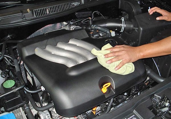 ŚRODEK CZYSZCĄCY PREPARAT DO MYCIA SILNIKA SPRAY Producent Motip