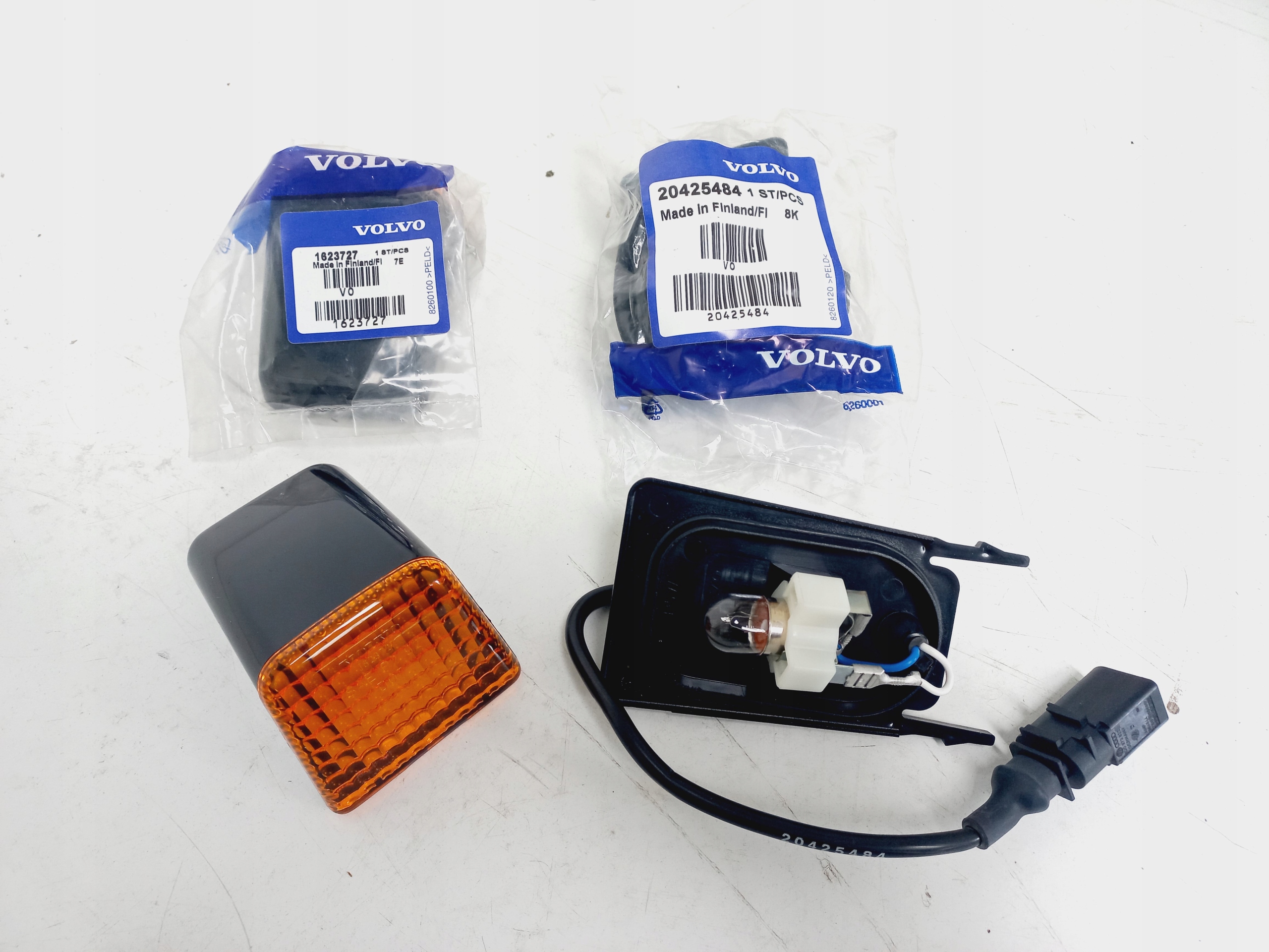 NOWA OBRYSÓWKA KABINY BLENDY LAMPKA DACHU + PODSTAWA VOLVO FH13 FH12 FM Numer katalogowy części ORYG 1623727