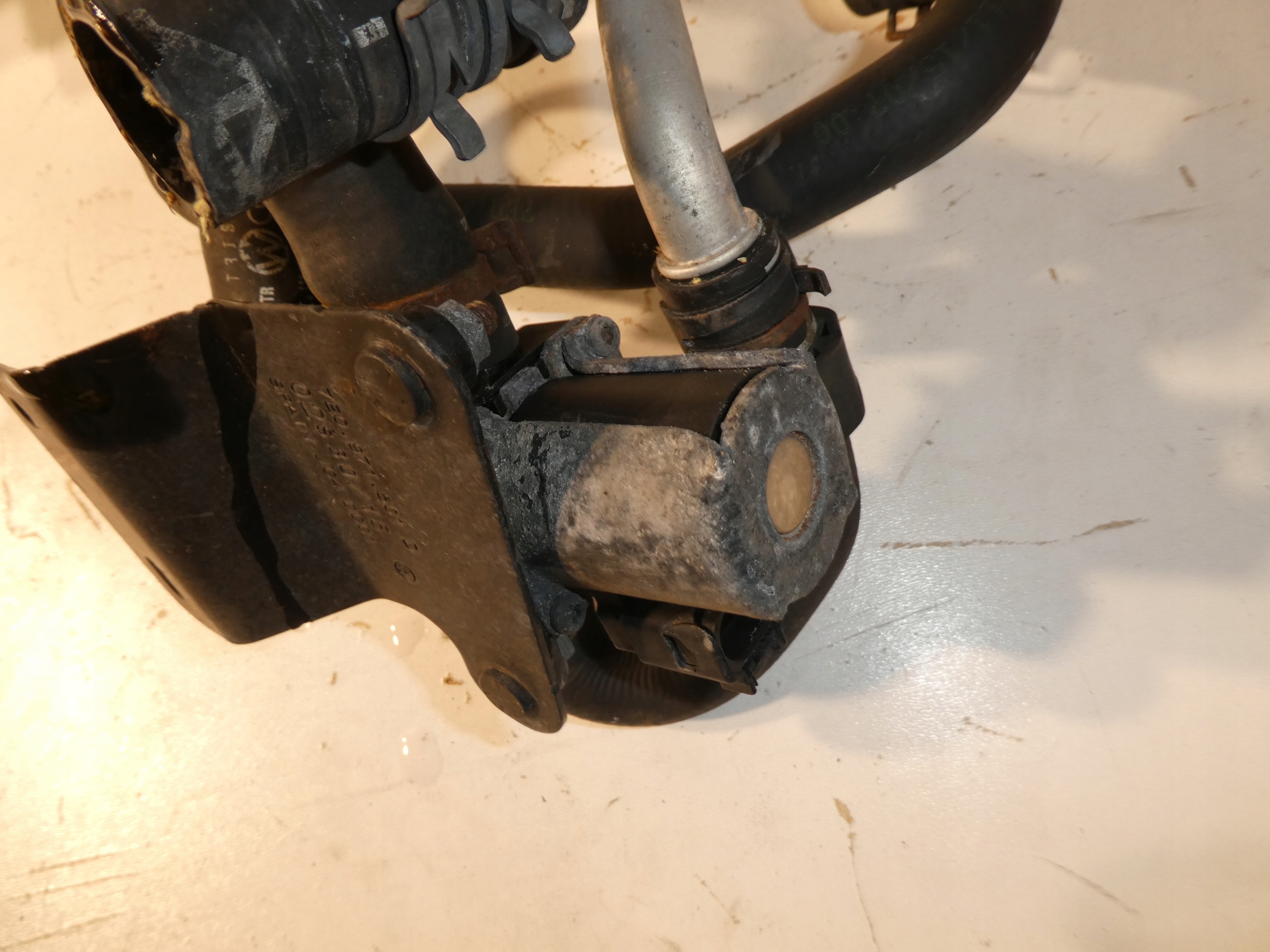 hadice vody VW T6 2.0 TDI 7E0815098A