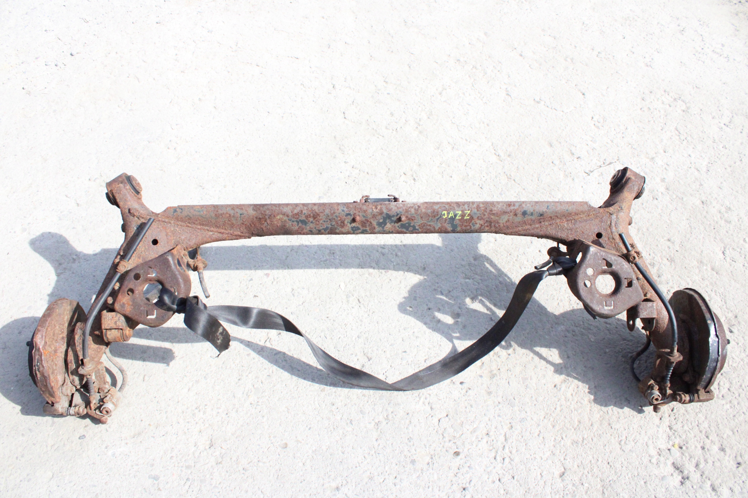 BELKA OŚ ZAWIESZENIA TYŁ TYLNA TARCZE HONDA JAZZ II 02-08R