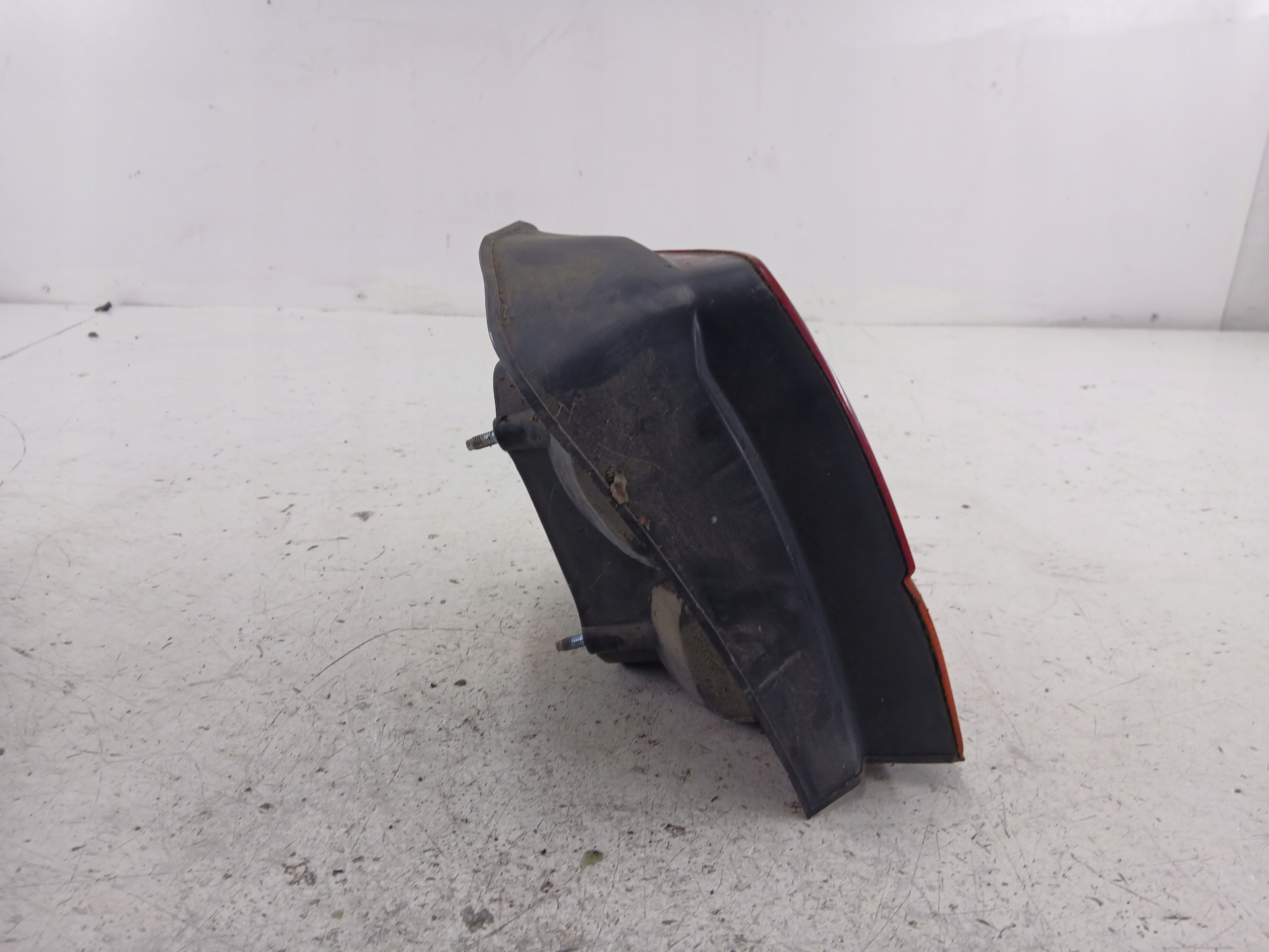 MITSUBISHI SPACE RUNNER light right rear part