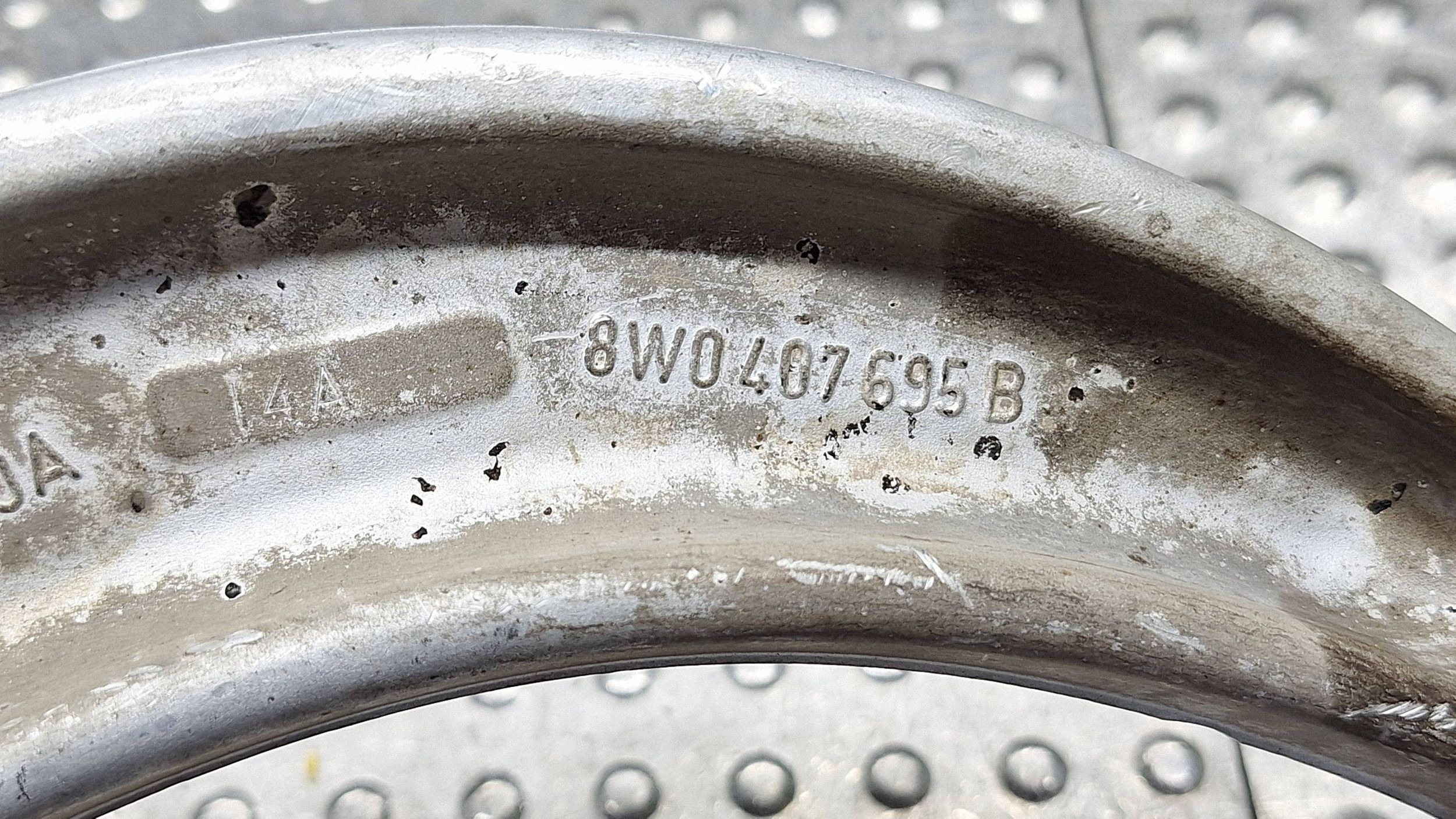 arm left front BANAN 8W0407695B AUDI A4 B9 A5 F5 8W