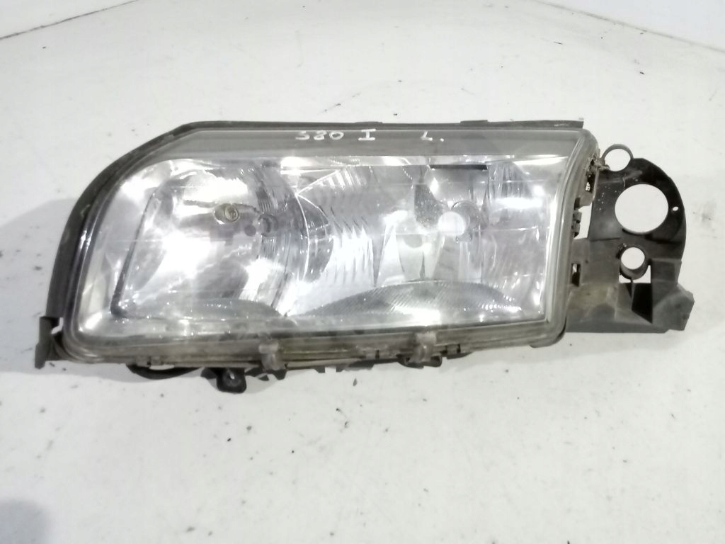 Volvo S80 and light left front front