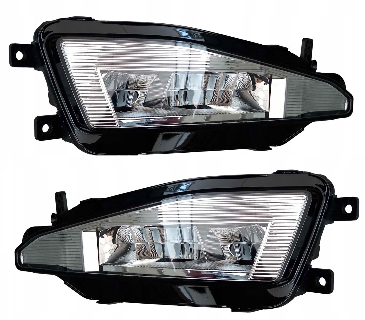 VOLKSWAGEN PASSAT B8 2019 - REFLEKTOR PRZECIWMGŁOWY HALOGEN LED KOMPLET L+P