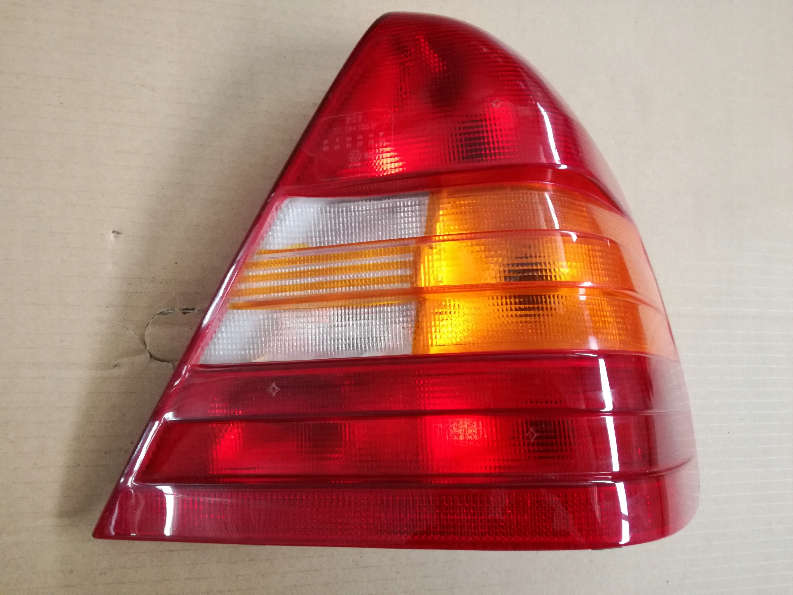 Задній правий ліхтар MERCEDES W202 седан a2028200466