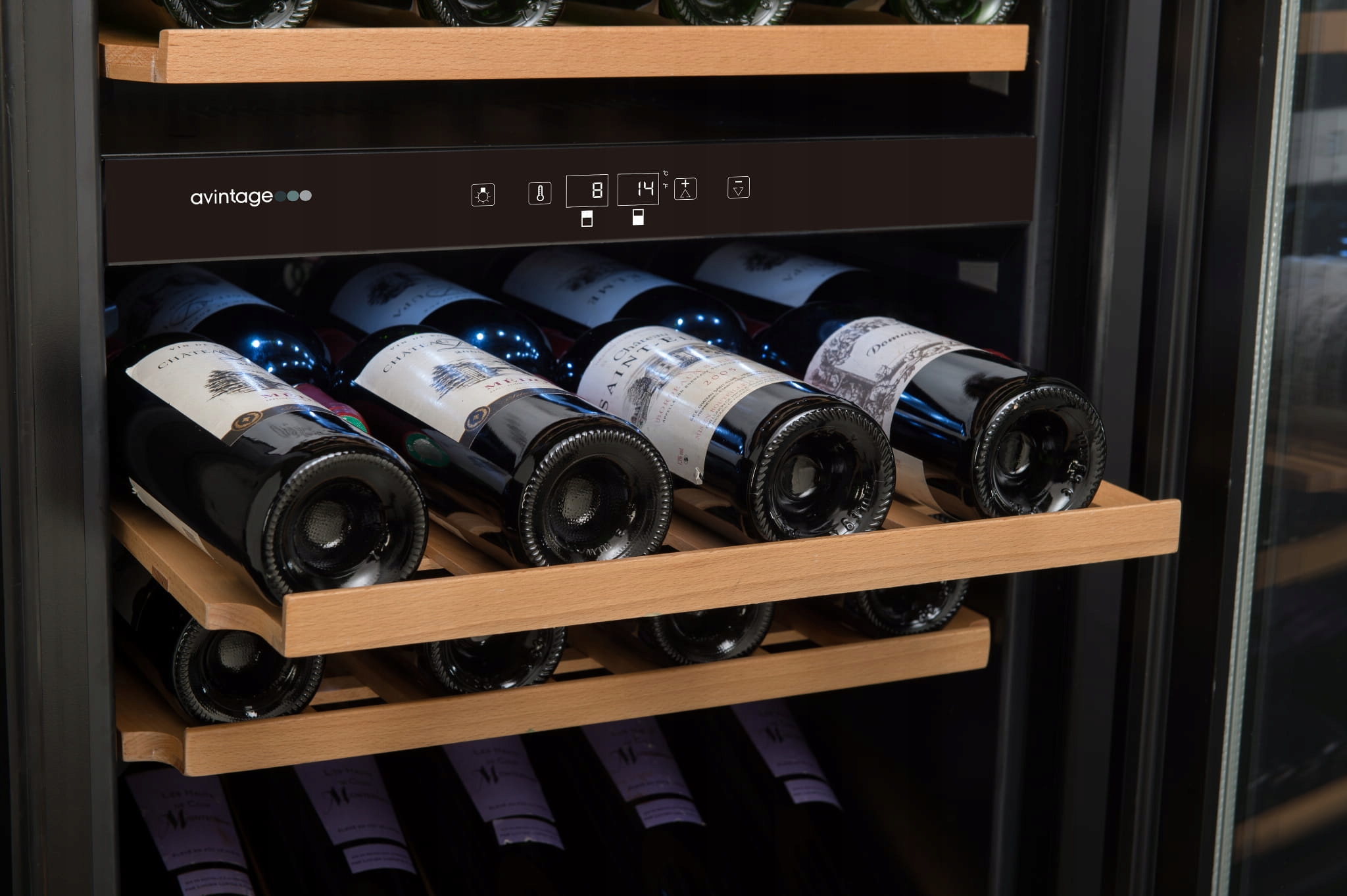 AVI48CDZA WINIARKA DWUSTREFOWA NA 52 BUTELKI Roczne zużycie energii 162 kWh