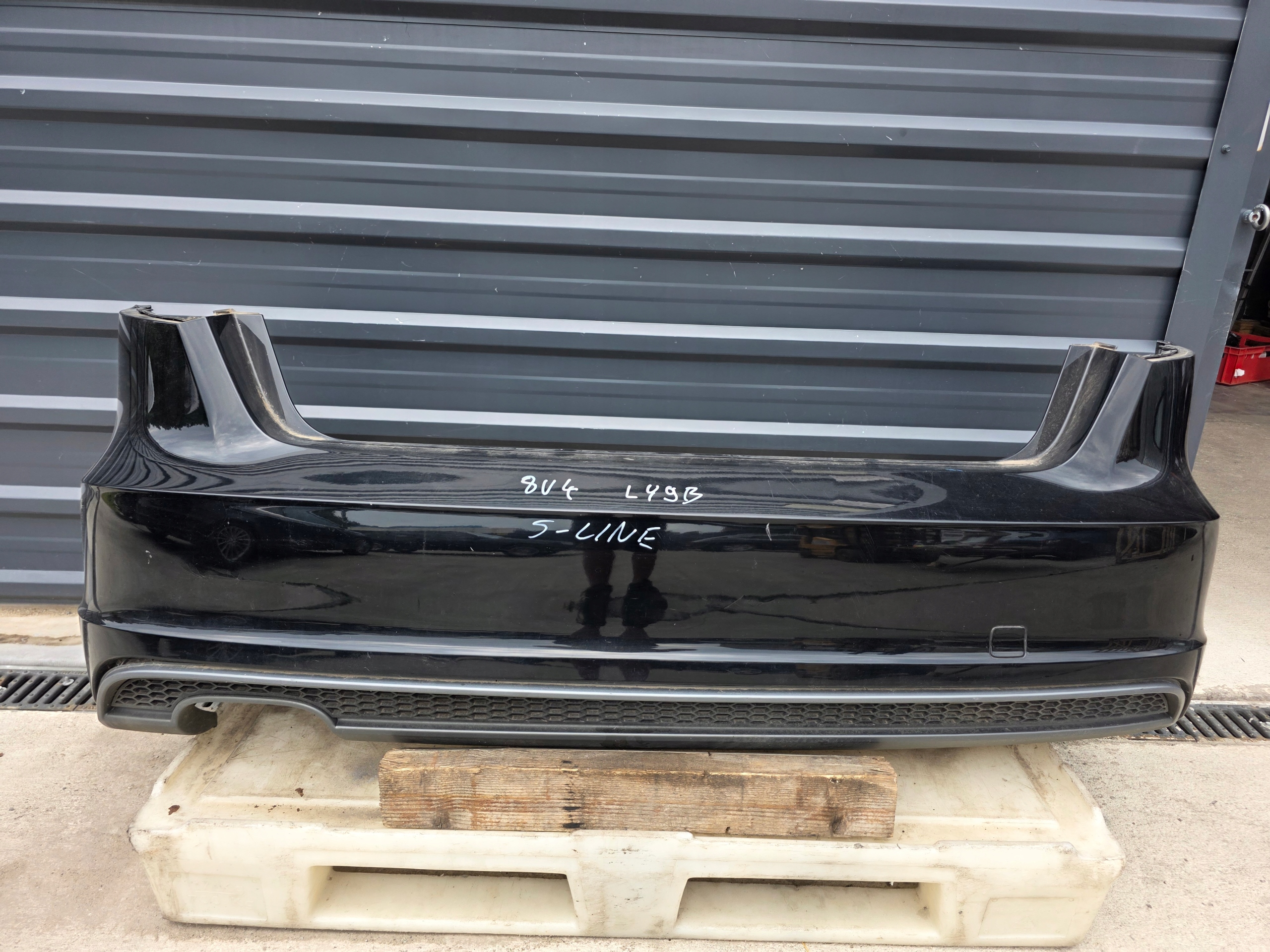 bumper rear part AUDI A3 8V4 5-door SPORTBACK LY9B S LINE without PDC original !!!