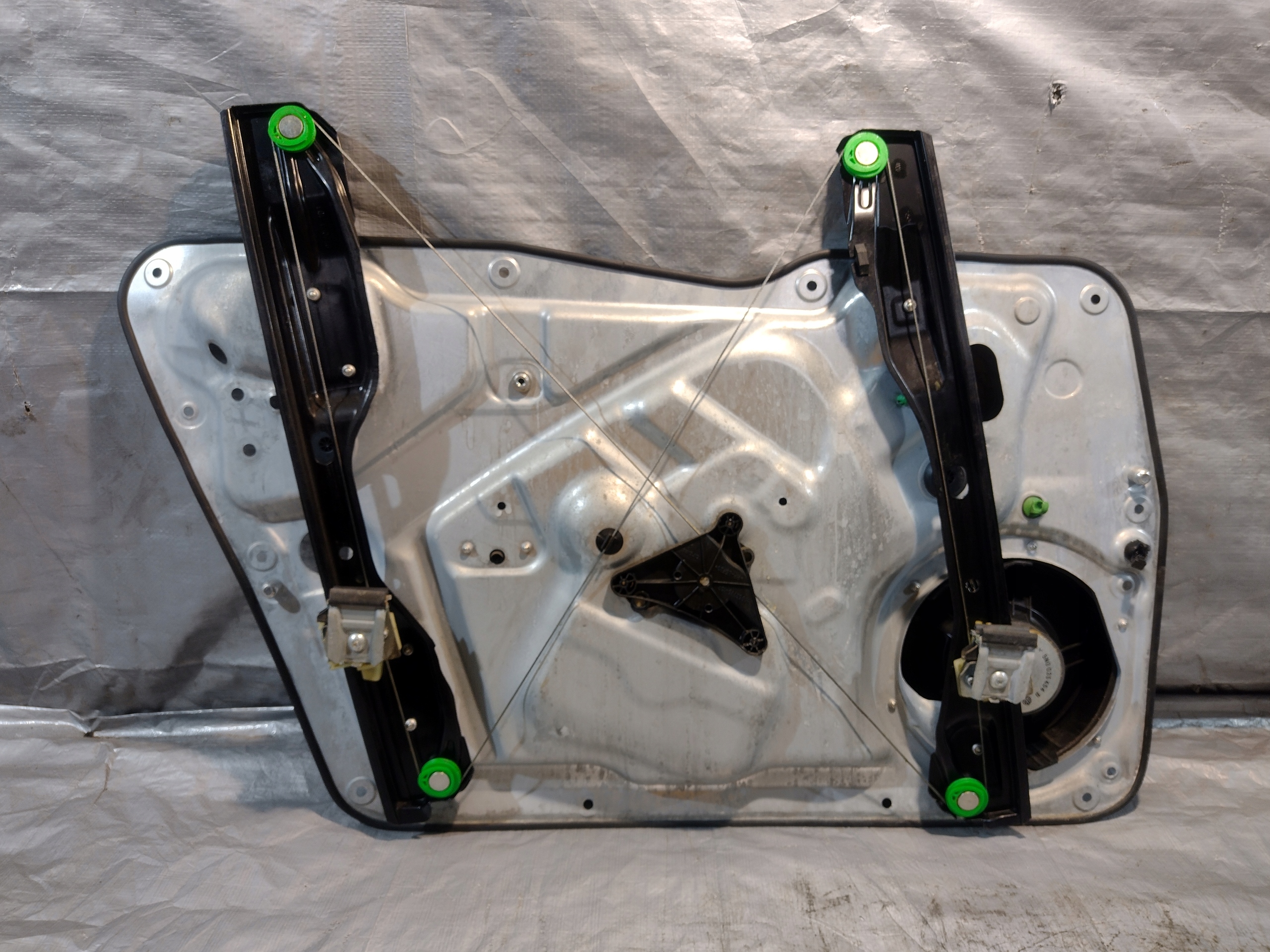 window regulator right front Volkswagen Tiguan and 5N1837730D