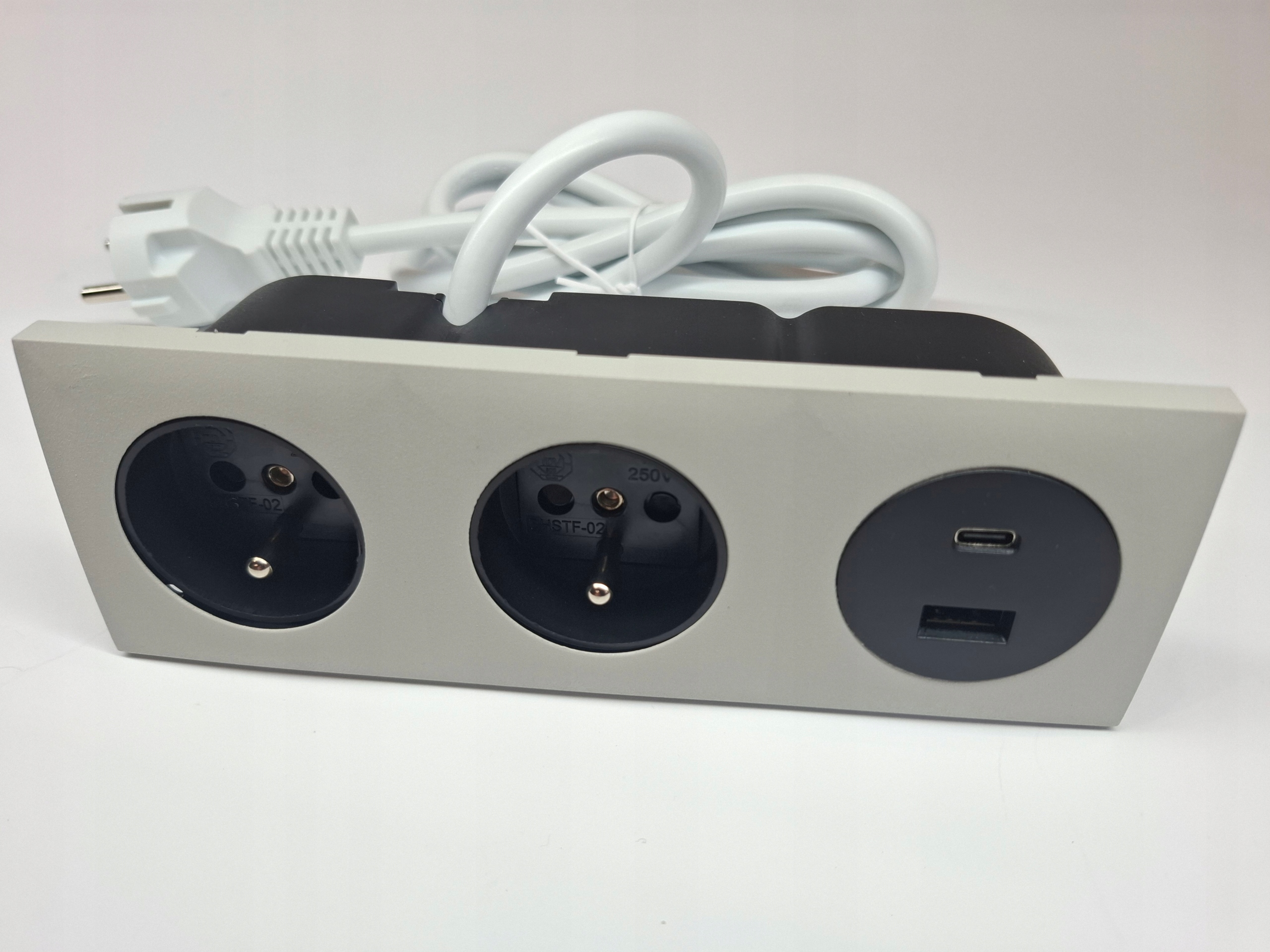 Elektrická zásuvka trojitá 2x230V 2USB zapuštěný nábytkový port kašmír