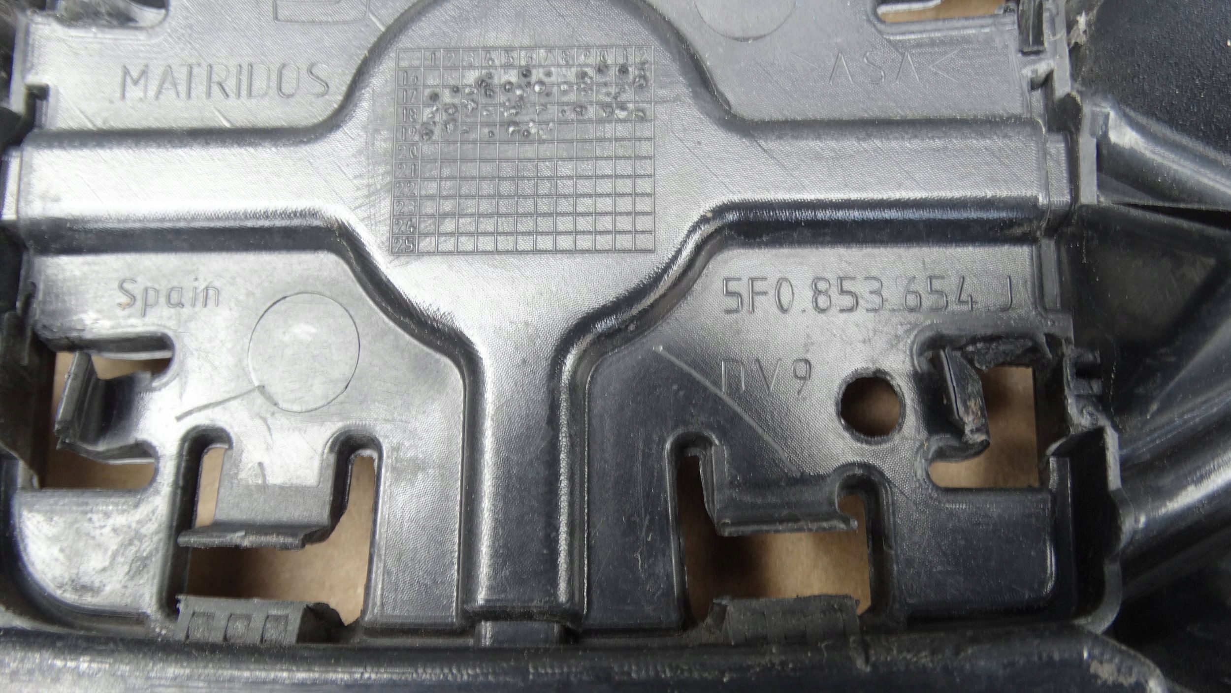 решетка радиатора 5F0853654J seat Leon III FR рестайлинг