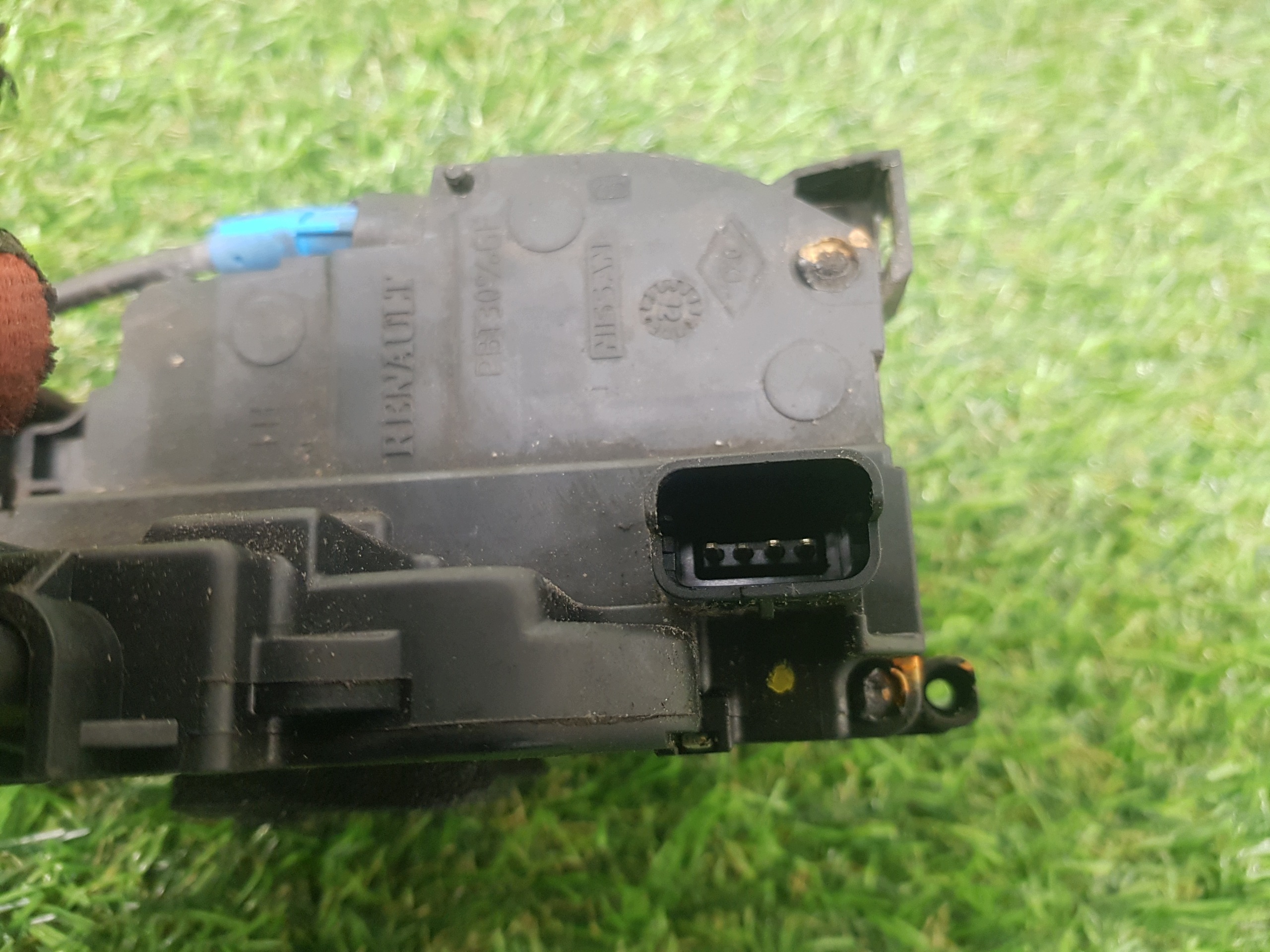 lock door left front RENAULT LAGUNA 3 805010004R