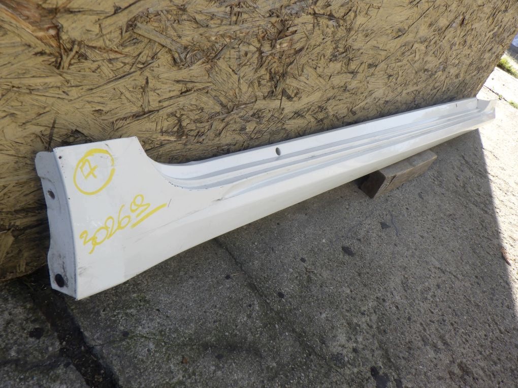 TOYOTA COROLLA E21 sedan 2018- moulding threshold threshold right