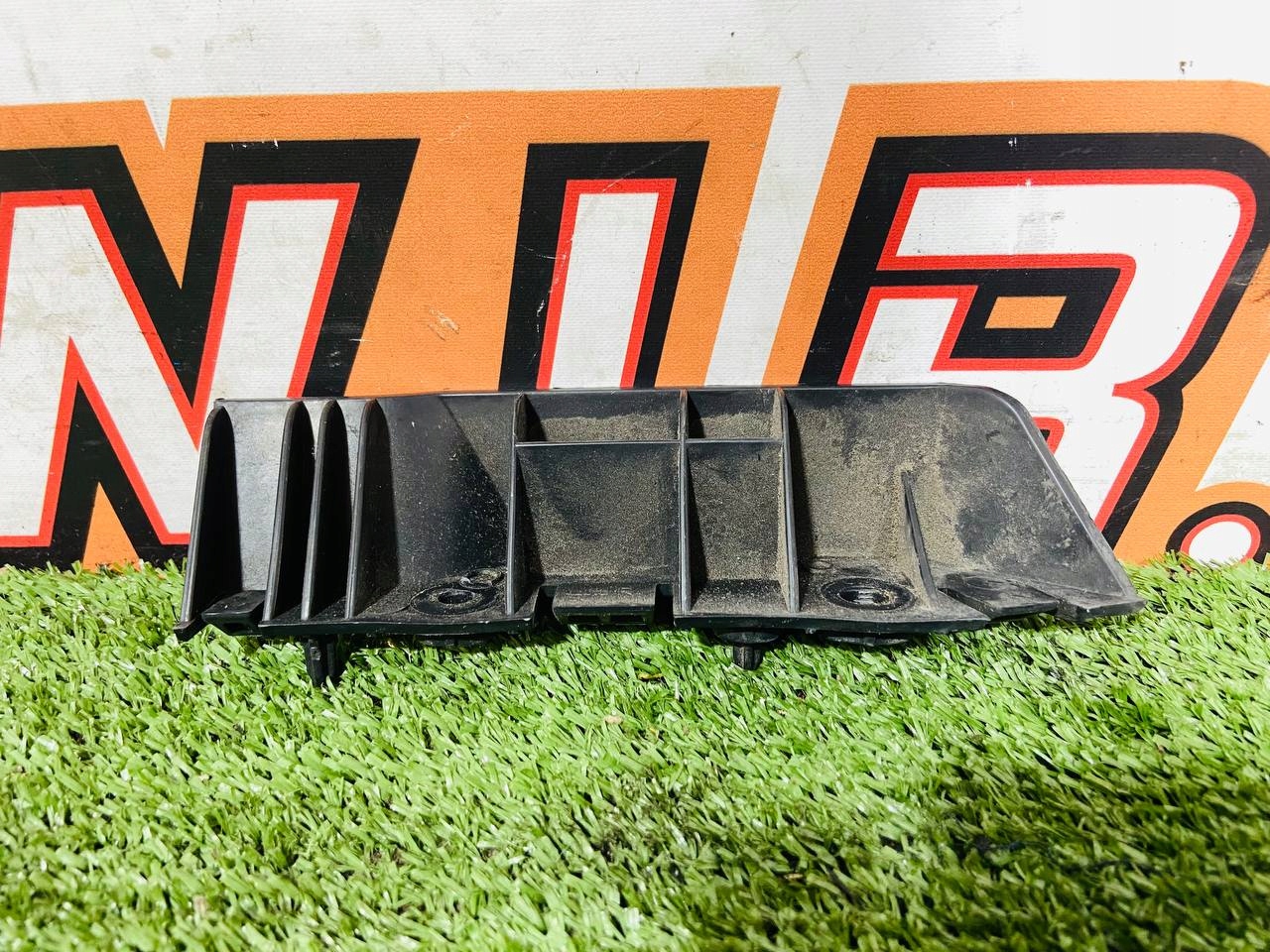 Держатель крепление бампер правый CK5216A142AA