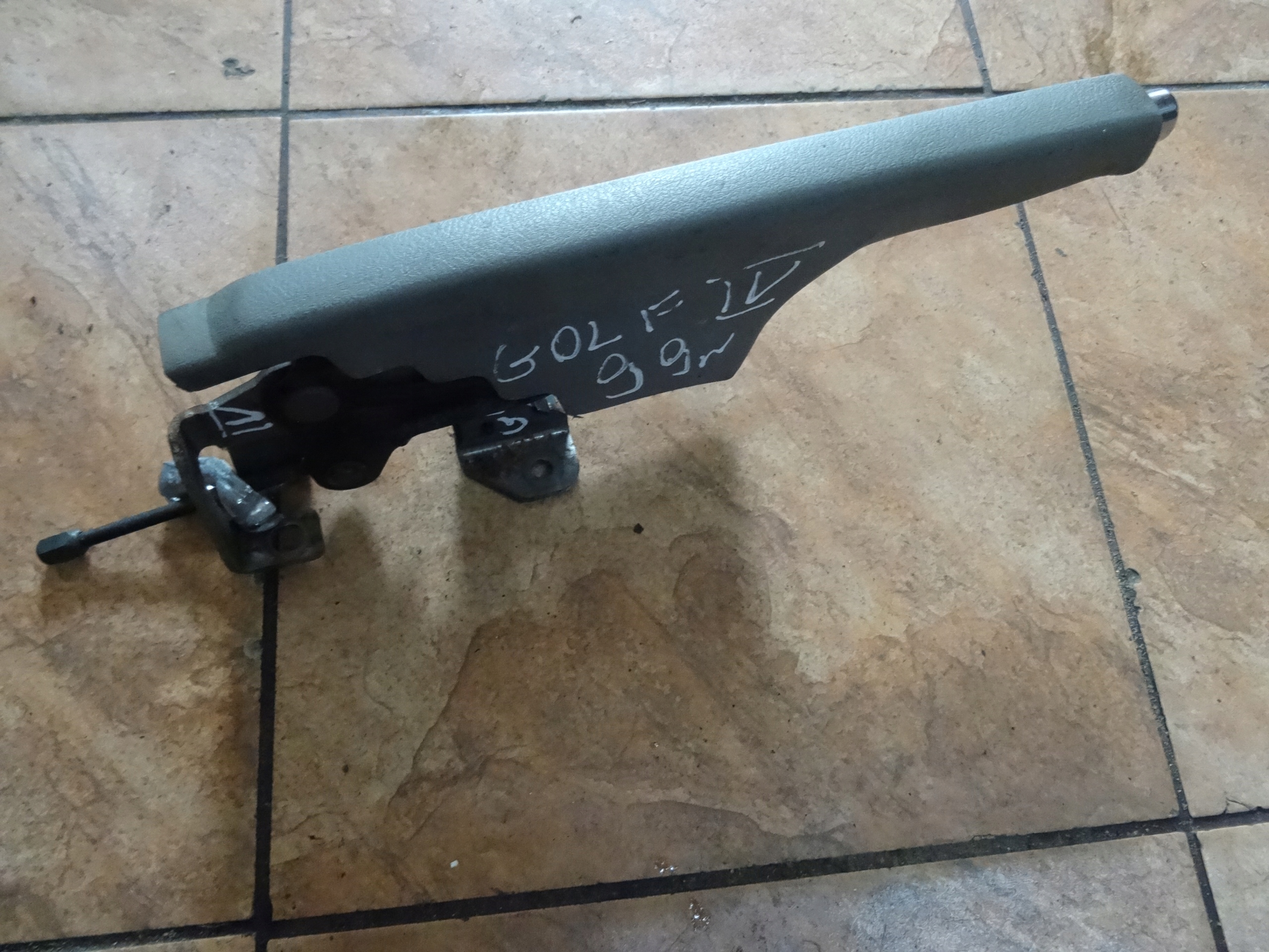 GOLF IV 1.9TDI 99' DŹWIGNIA RĘCZNEGO Producent części OEM