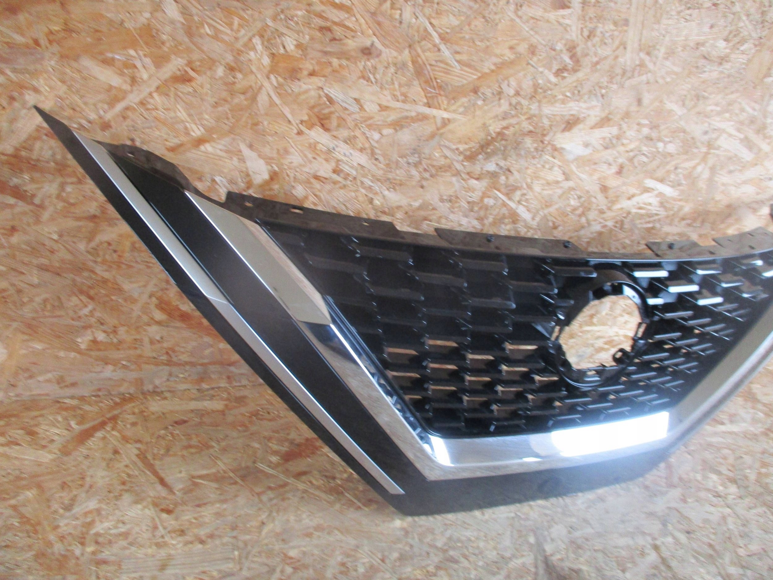 Grille NISSAN QASHQAI J12