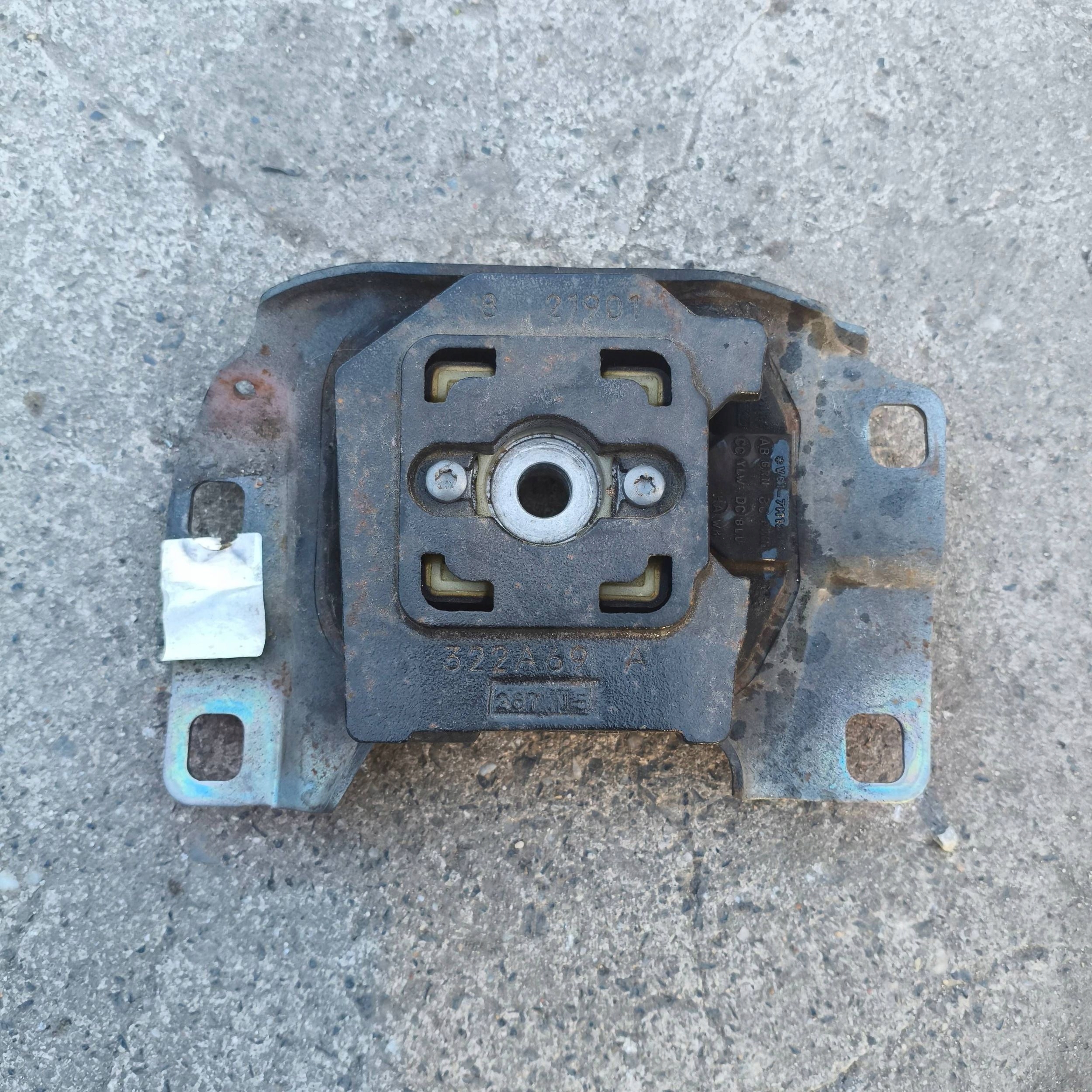 Ford Kuga II MK2 1.5 petrol gearbox mount manualnej