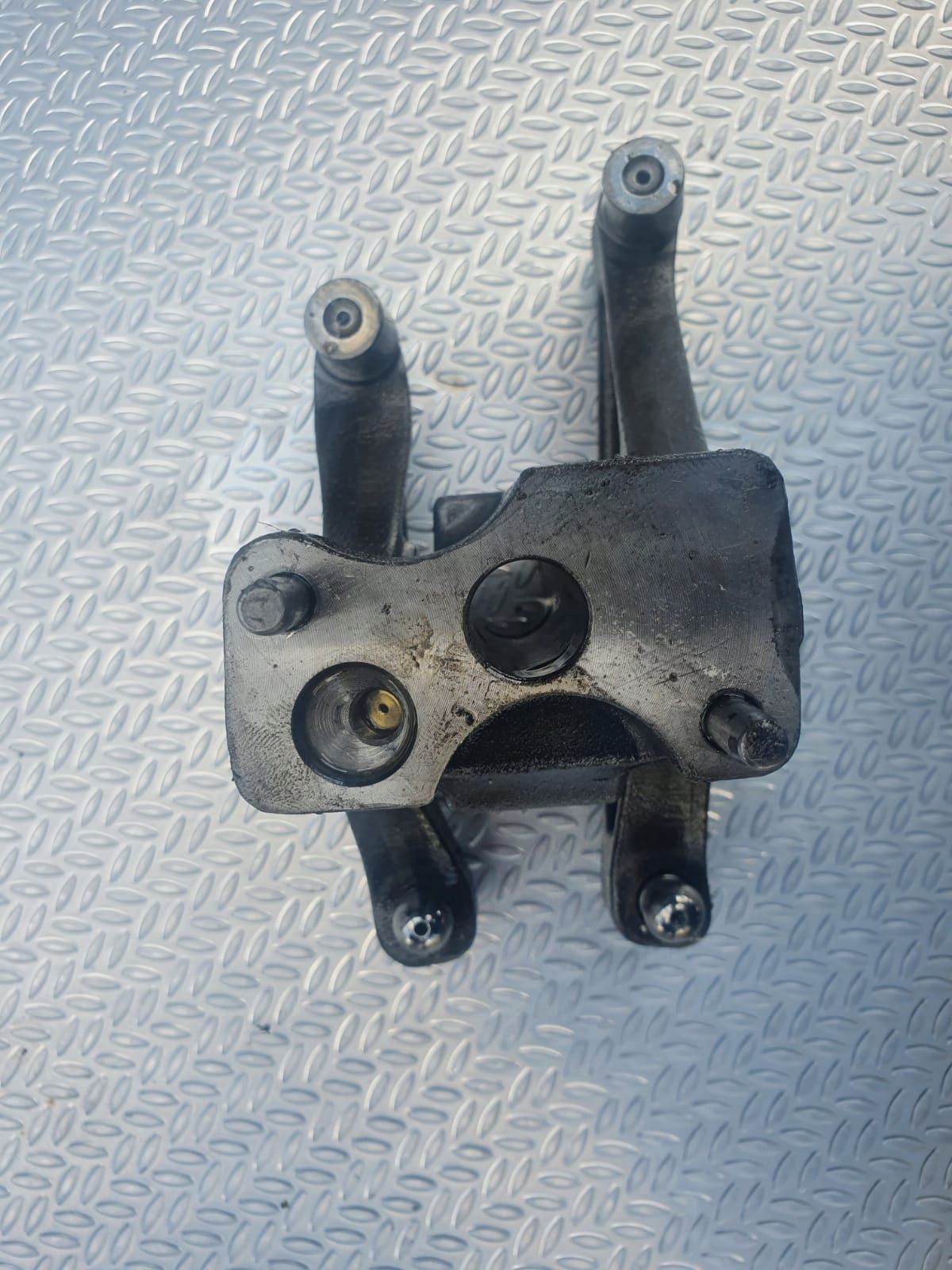 1847393 - Ковзани, штовхачі Scania XPI