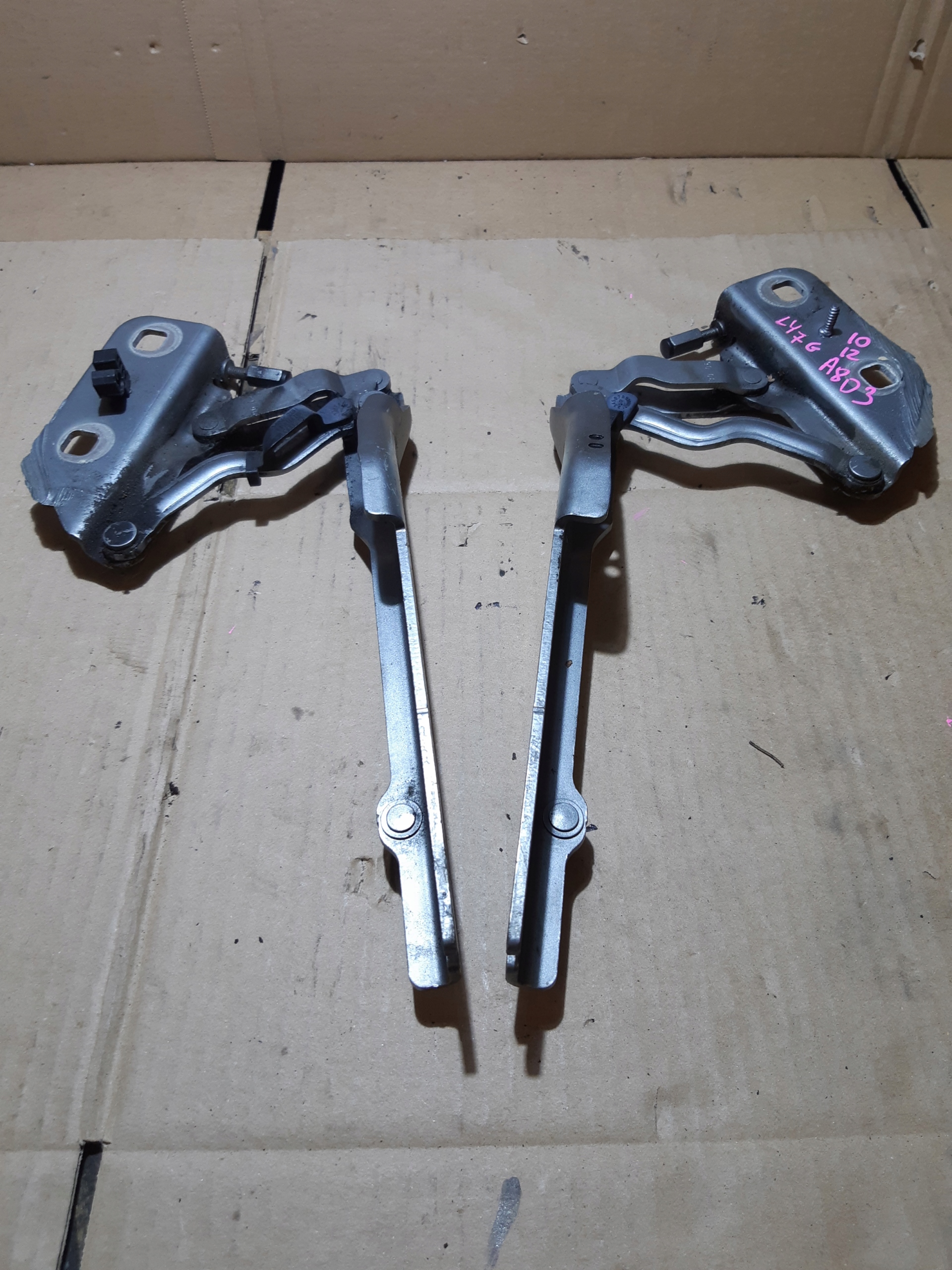 AUDI A8 D3 Scharniere der Motorhaube links rechts 4E0823302F 4E0823301F