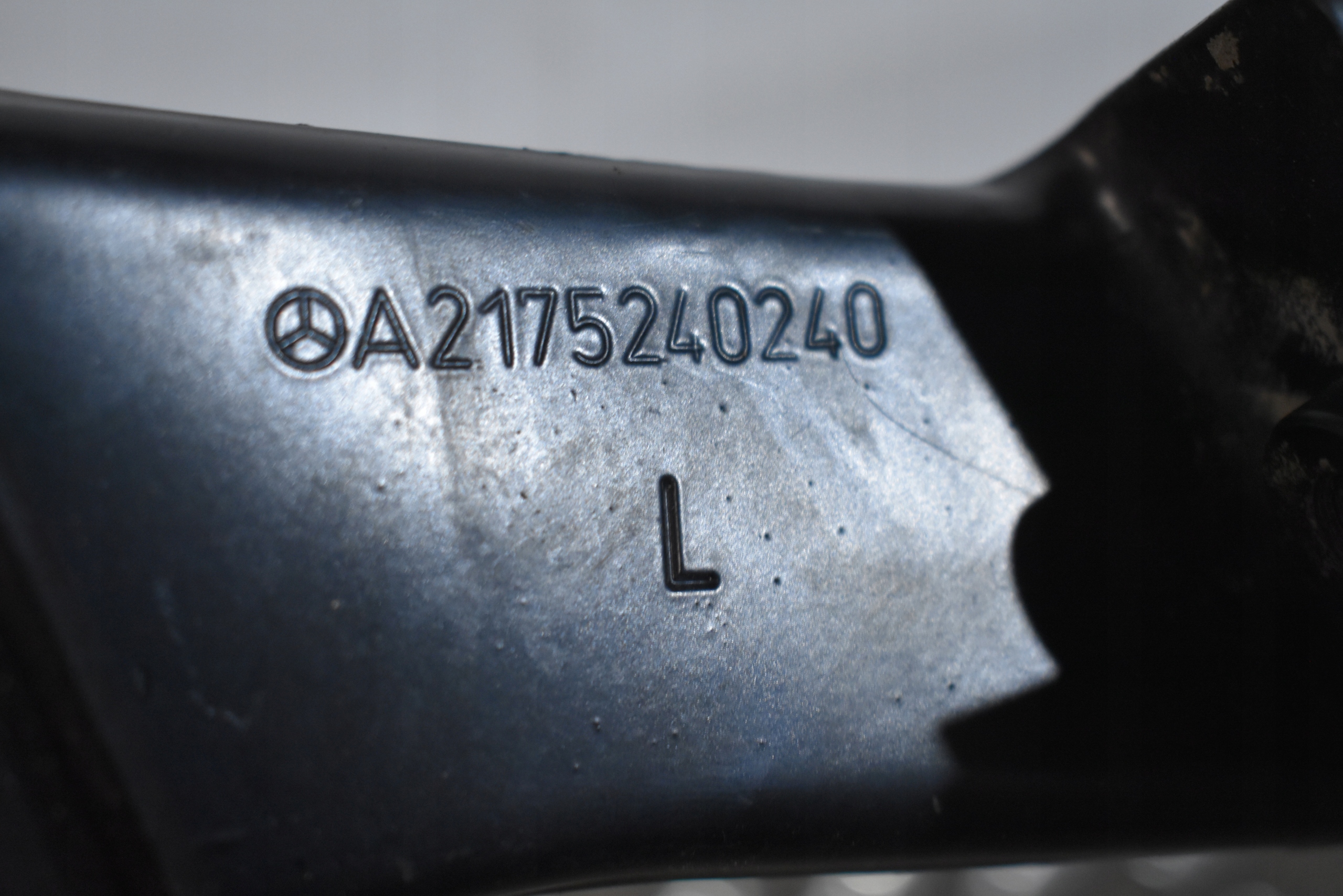 IDEALNE holder console left MERCEDES W217 1