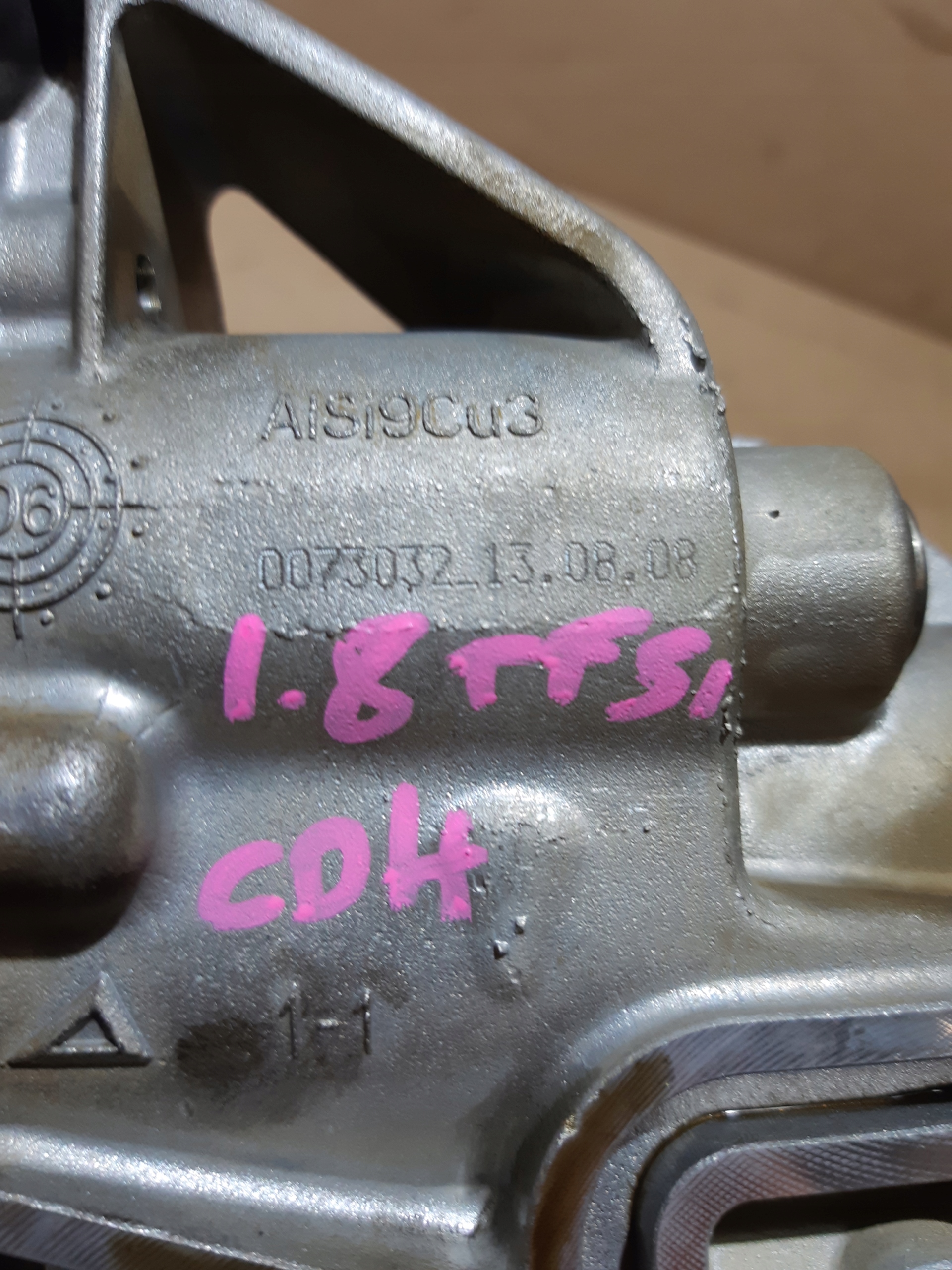 AUDI A4 B8 1.8 TFSI CDH Ölpumpe 06H115105AC