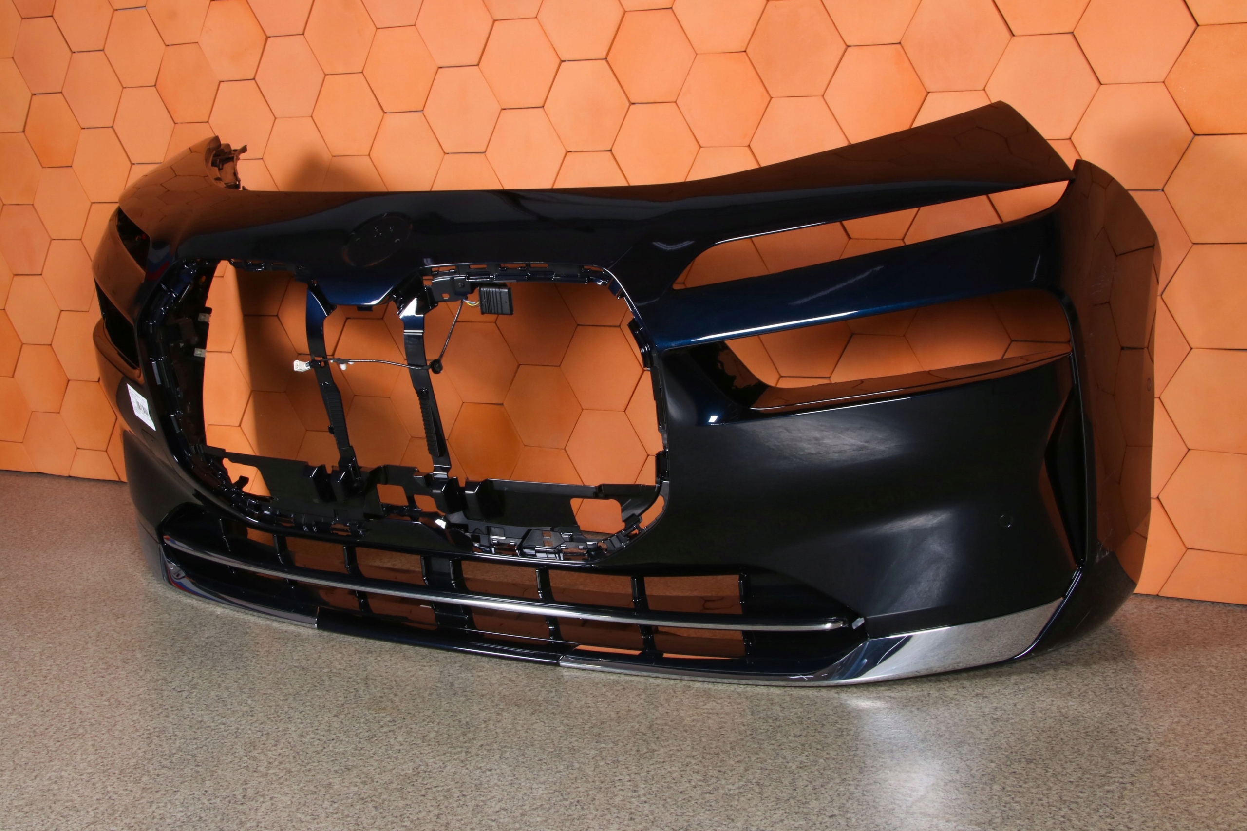 BMW 7 G70 i7 bumper front front colour 416