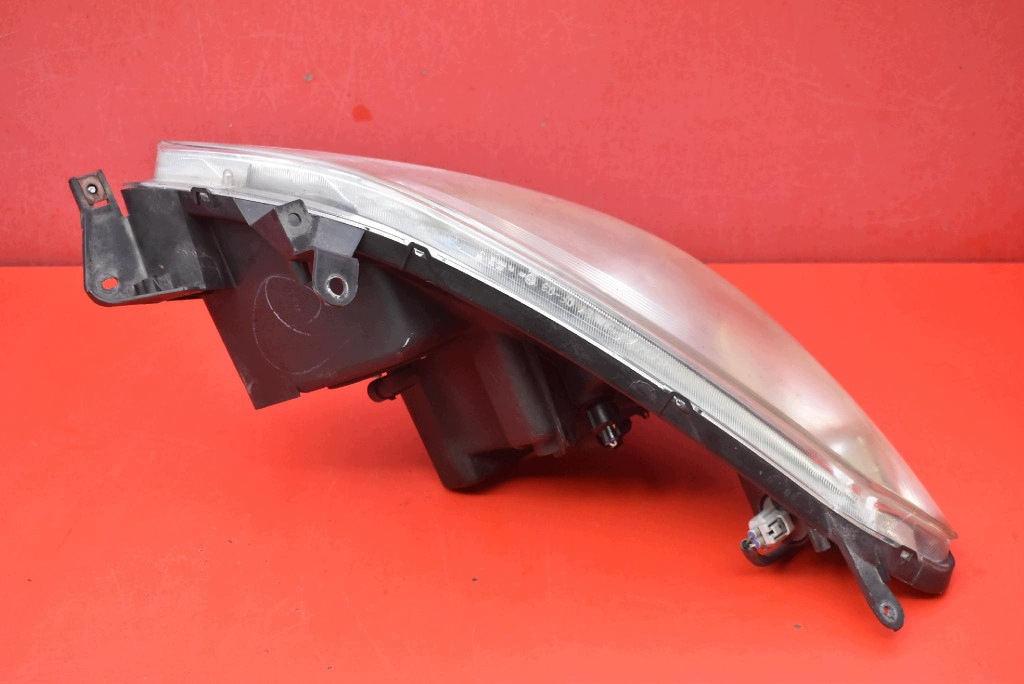 REFLEKTOR right light front EU 0F-03 TOYOTA COROLLA VERSO 2 II 04-09