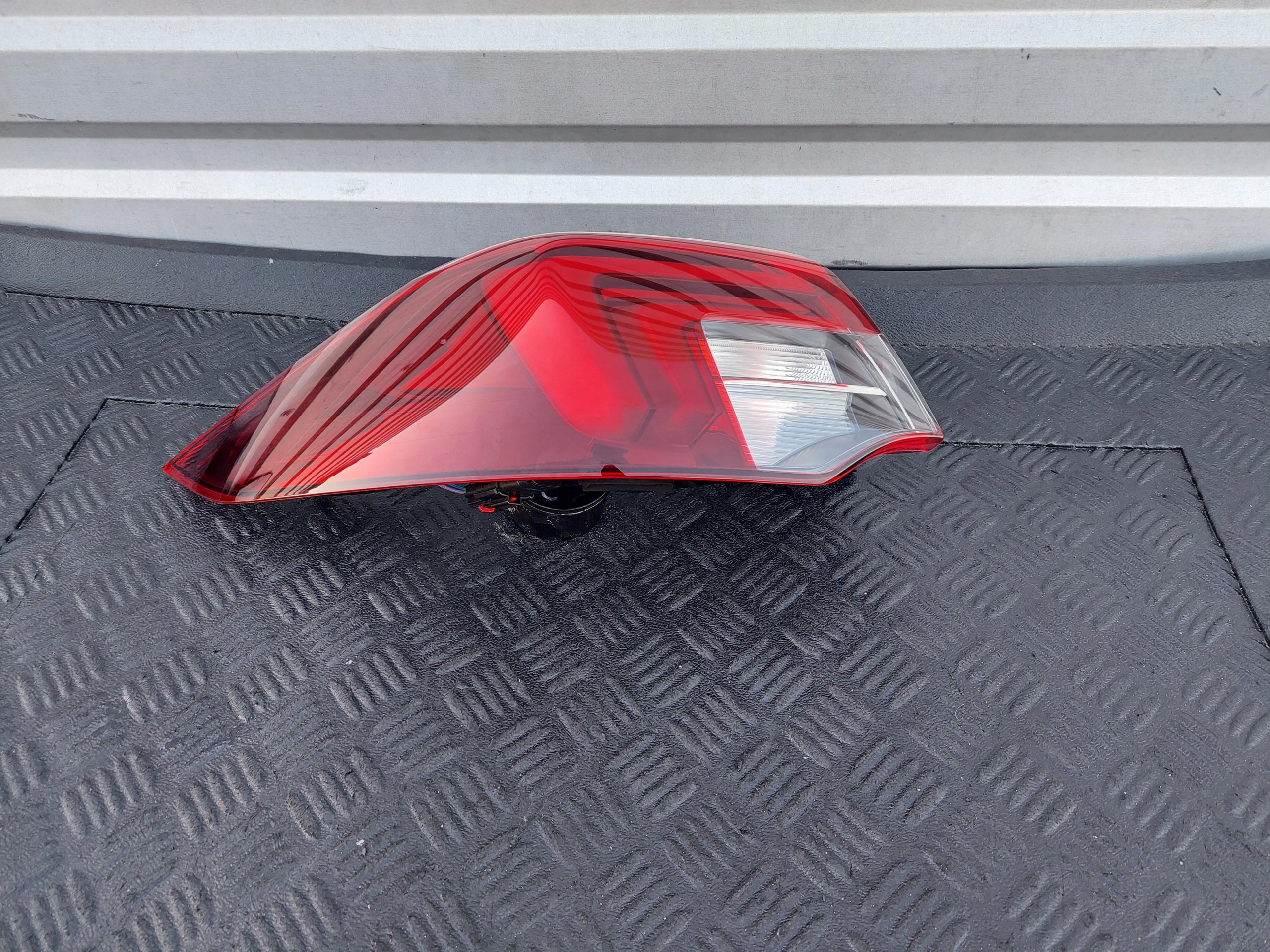 light rear part rear left HB 39125831 OPEL INSIGNIA B