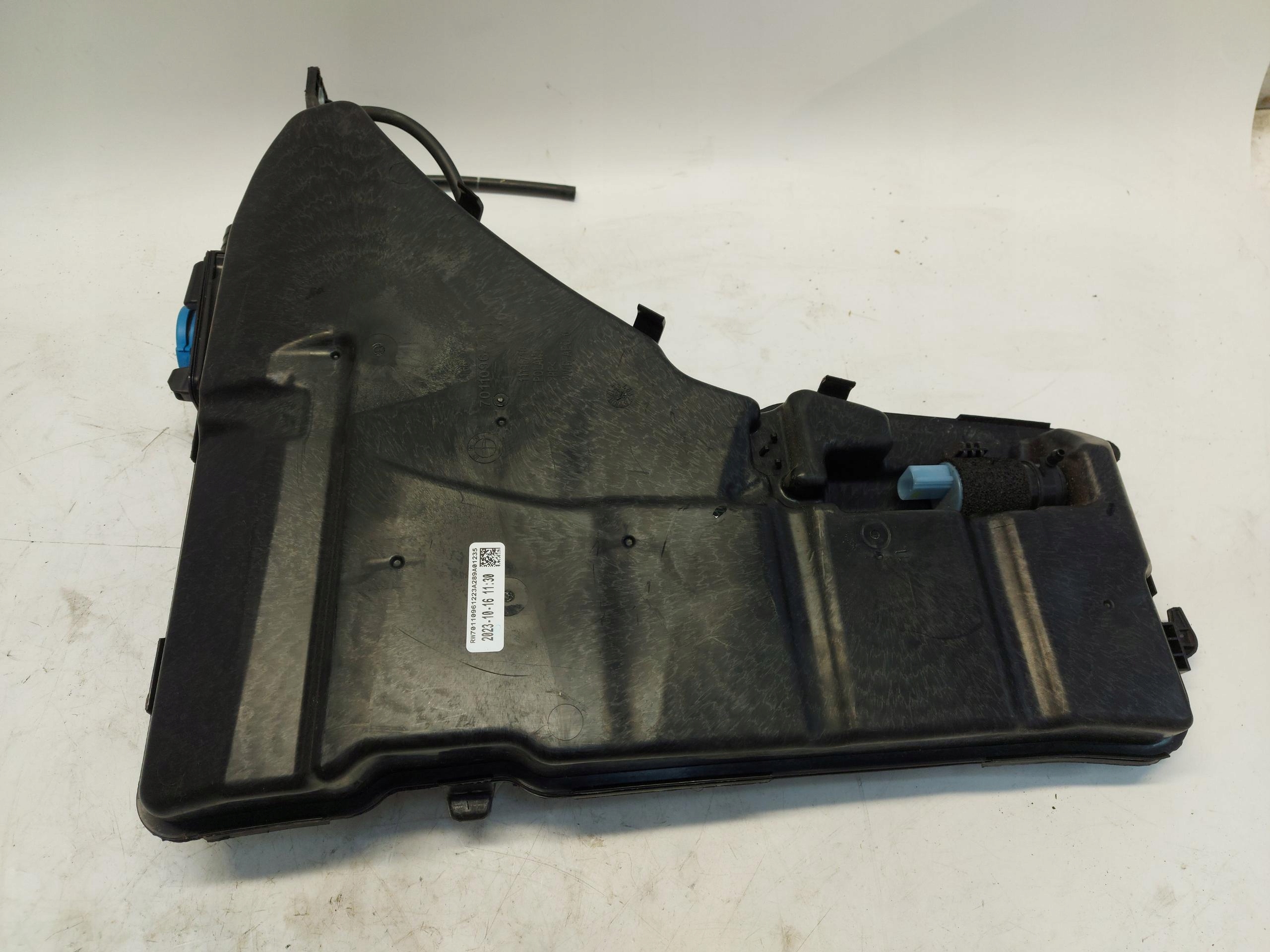 BMW 5 G60 Behälter Spritzdüse 7011096