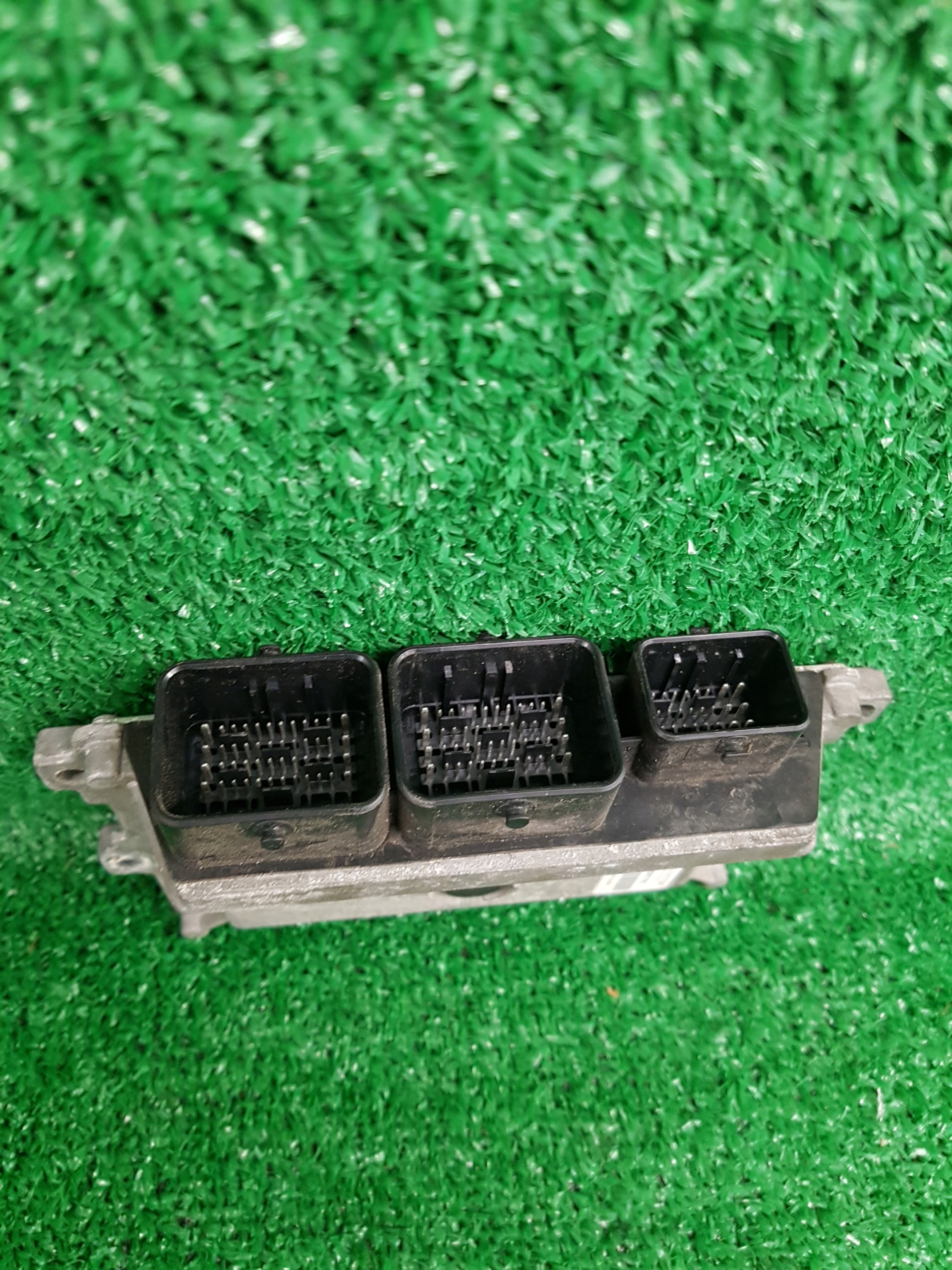 computer of the engine control unit PEUGEOT 208 9805895780