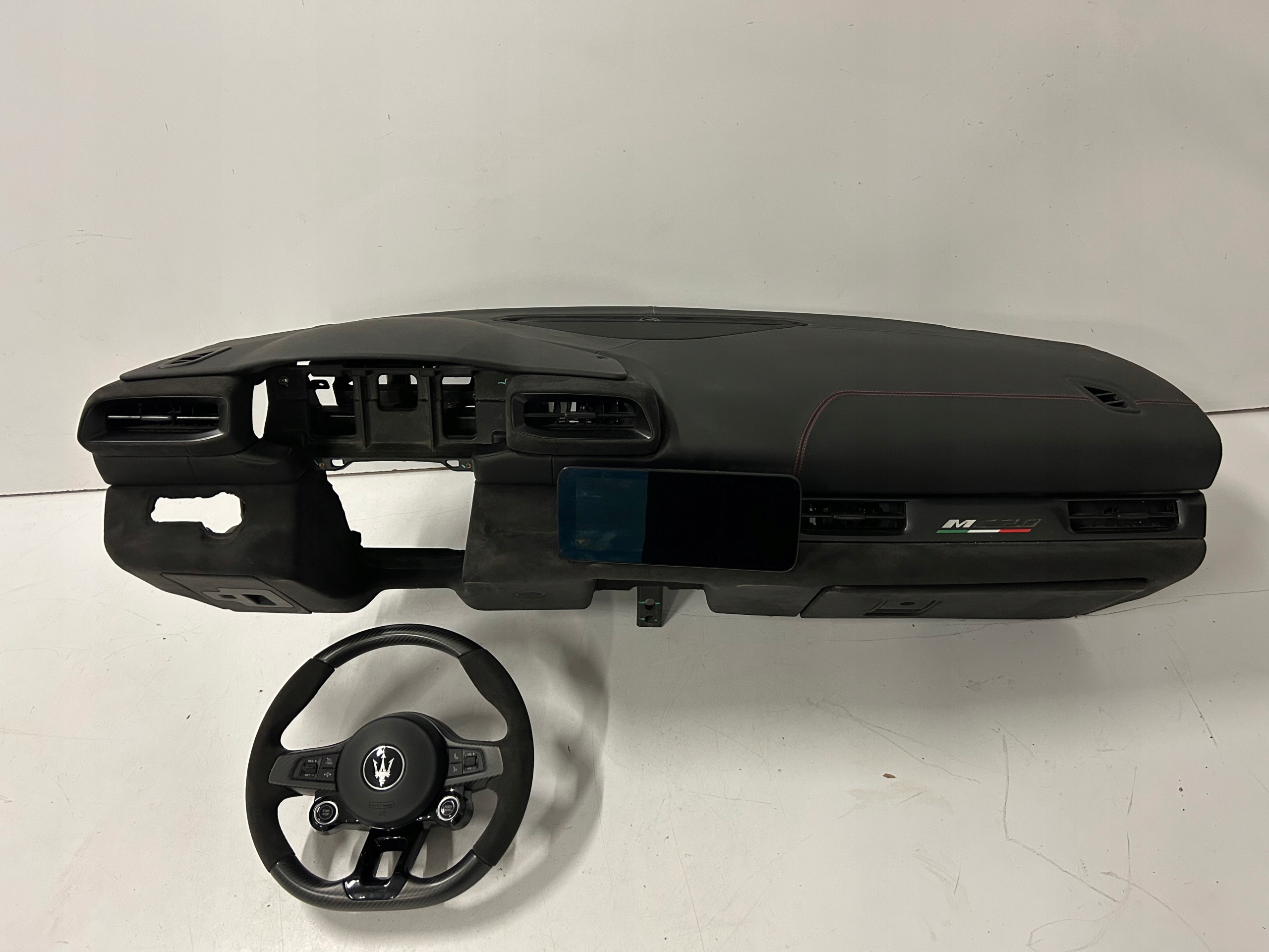 dashboard instrument panel console support steering wheel, Air Bag airbags Maserati MC20