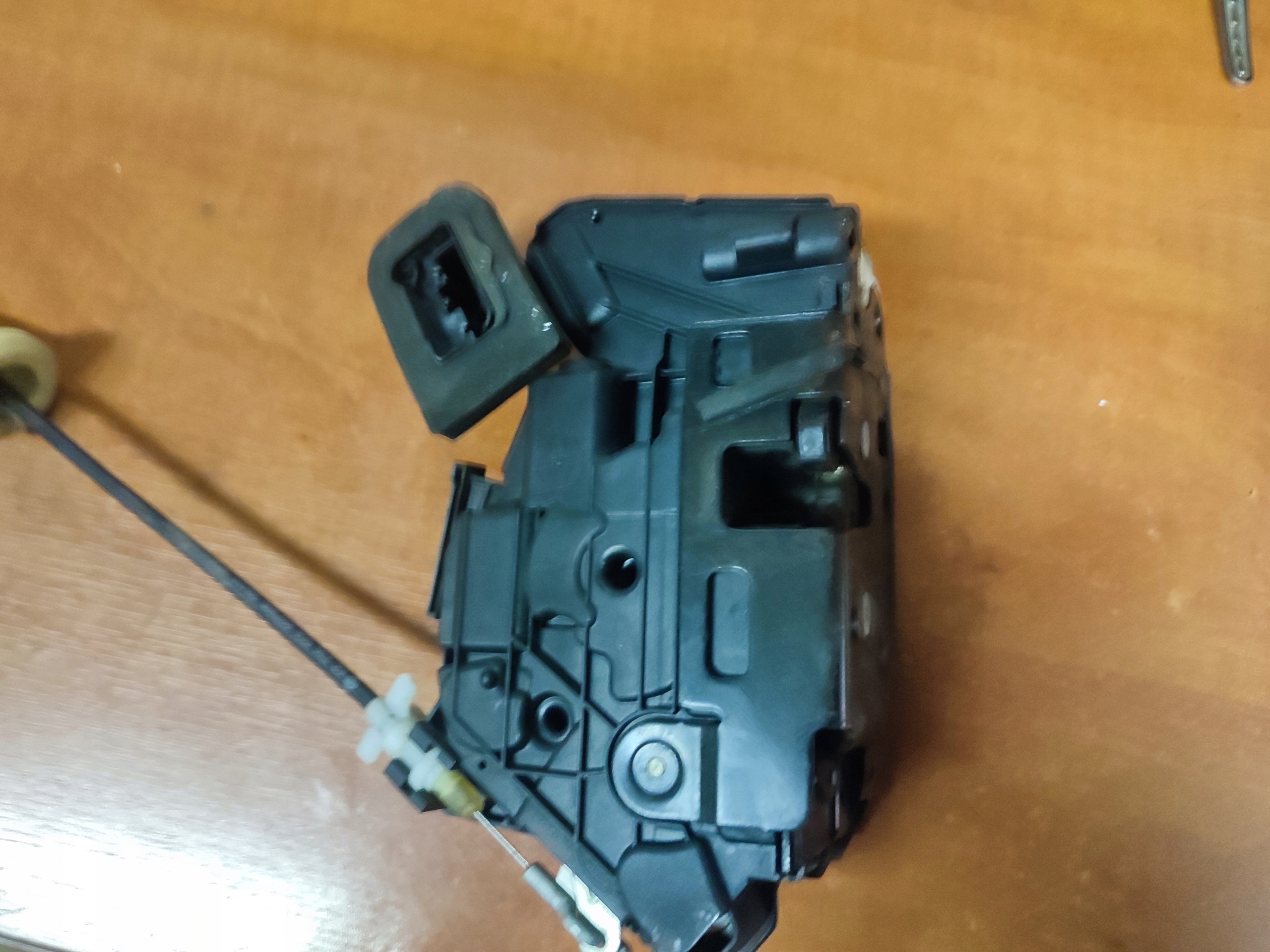 lock door right front front VOLKSWAGEN 5K1837016B