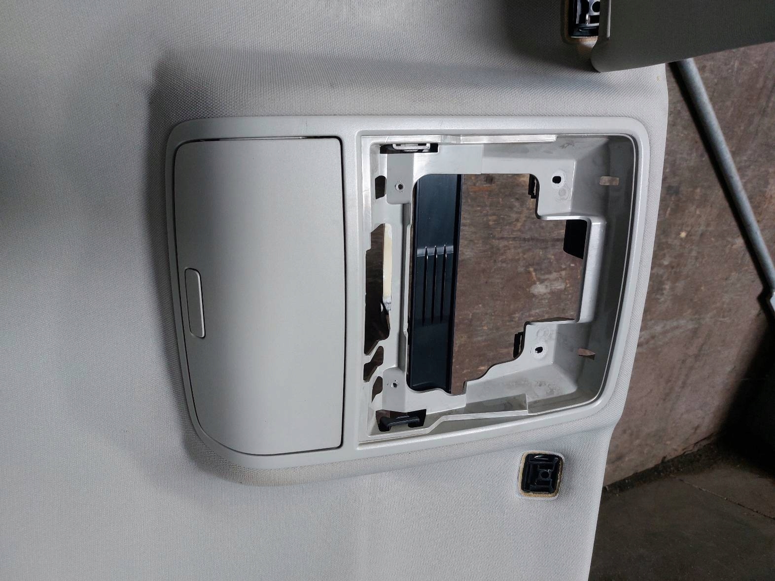 PODSUFITKA VW GOLF V PLUS 5M0867501 Typ samochodu Samochody osobowe