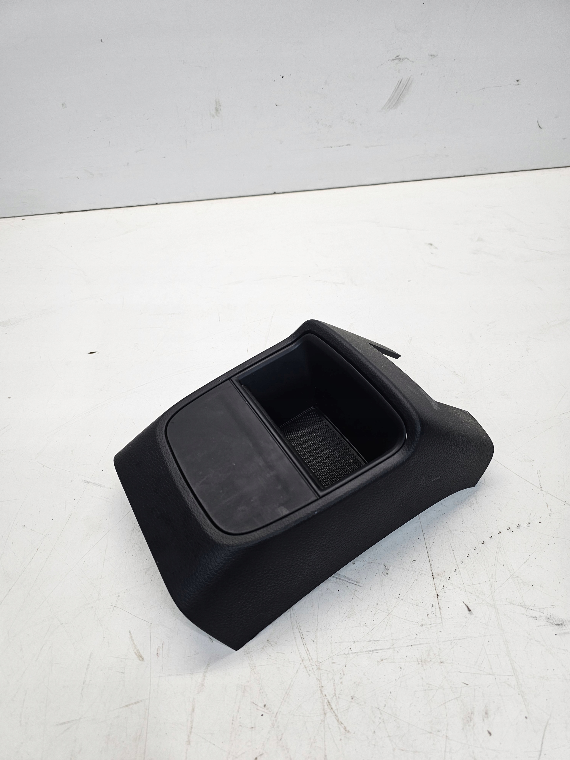 BLENDE ABDECKUNG TUNELU SRODKOWEGO HECK AUDI A3 8V 8V0864376B