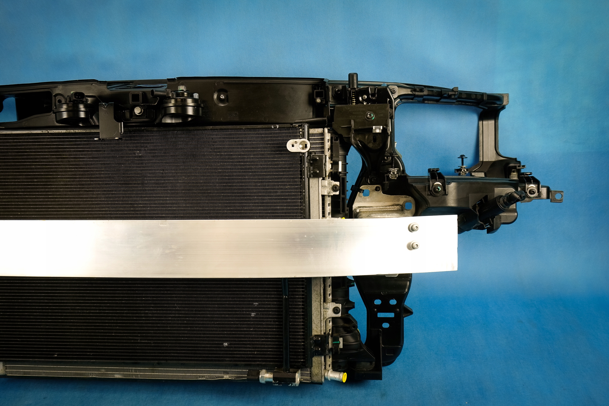 Pas przedni chłodnice wentylatory kpl Audi A8 4H Lift 4.0TFSI Producent części Audi OE