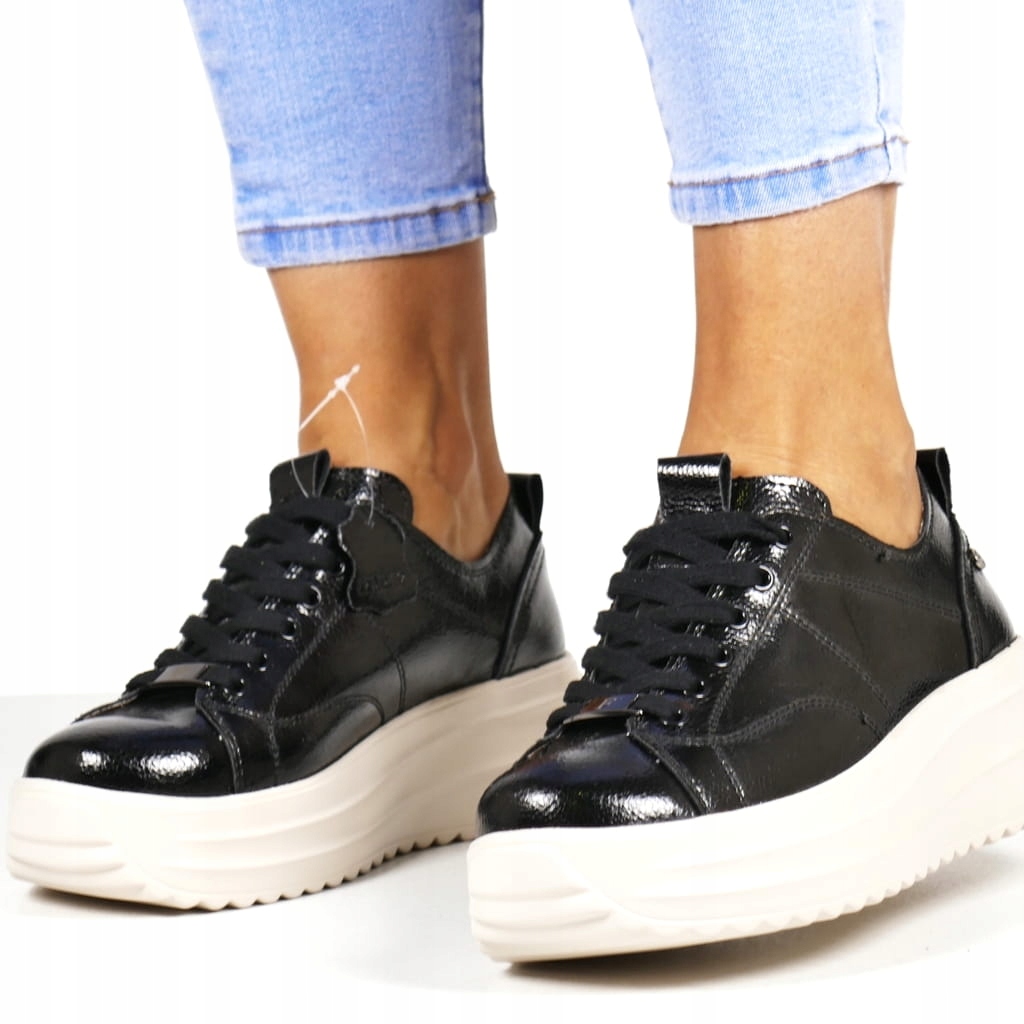 Černé Dámské Kožené Tenisky Na Silné Podrážce S Lakem 40