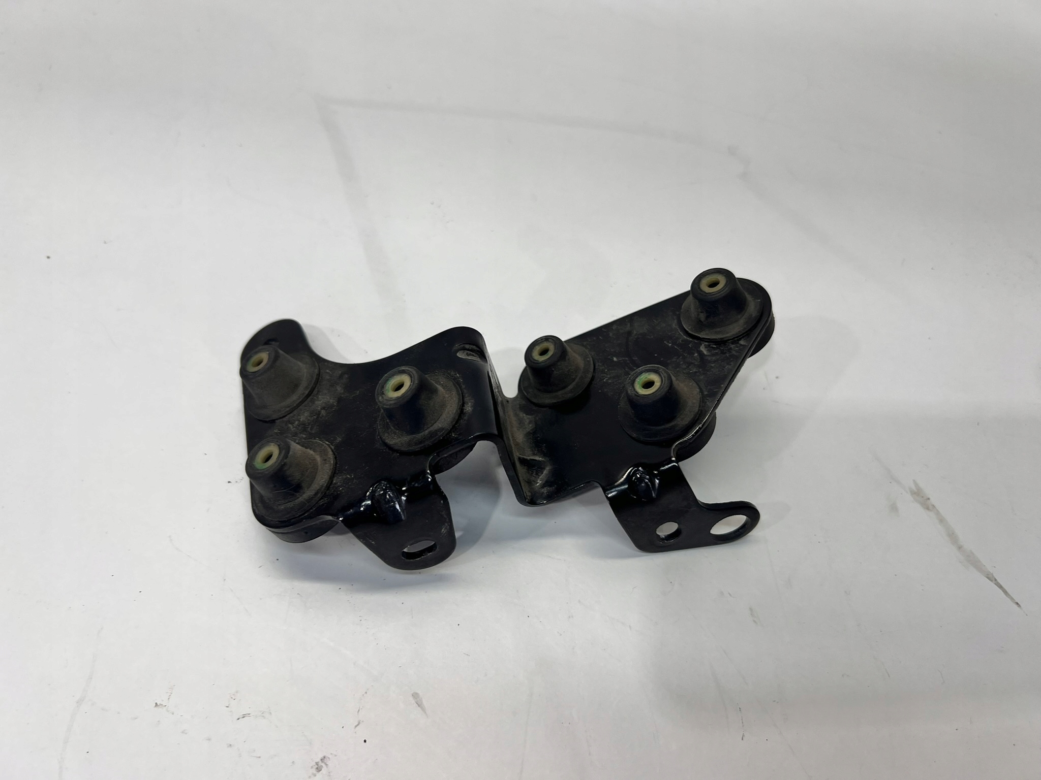úchyt držák POMP vody AUDI Q5 FY 80A121305A