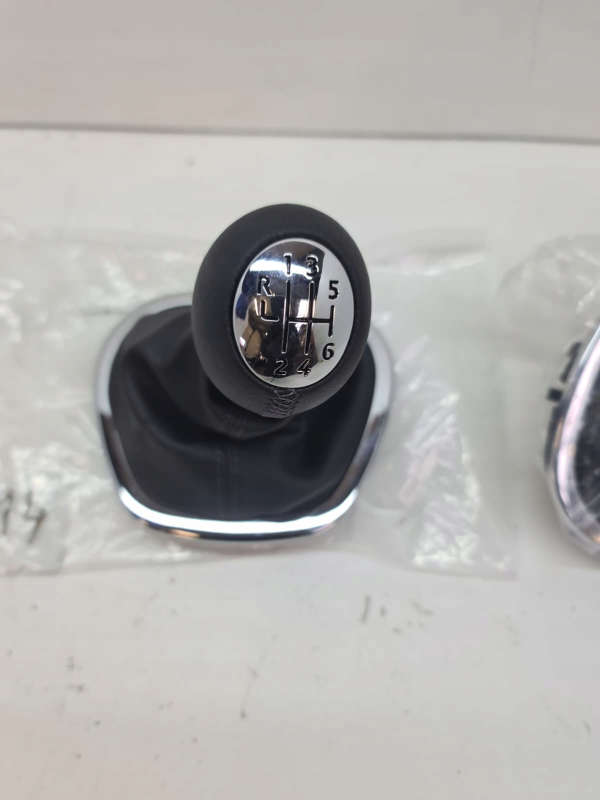 3256856 - SHIFT KNOB УДАРИЛ III VIVARO B