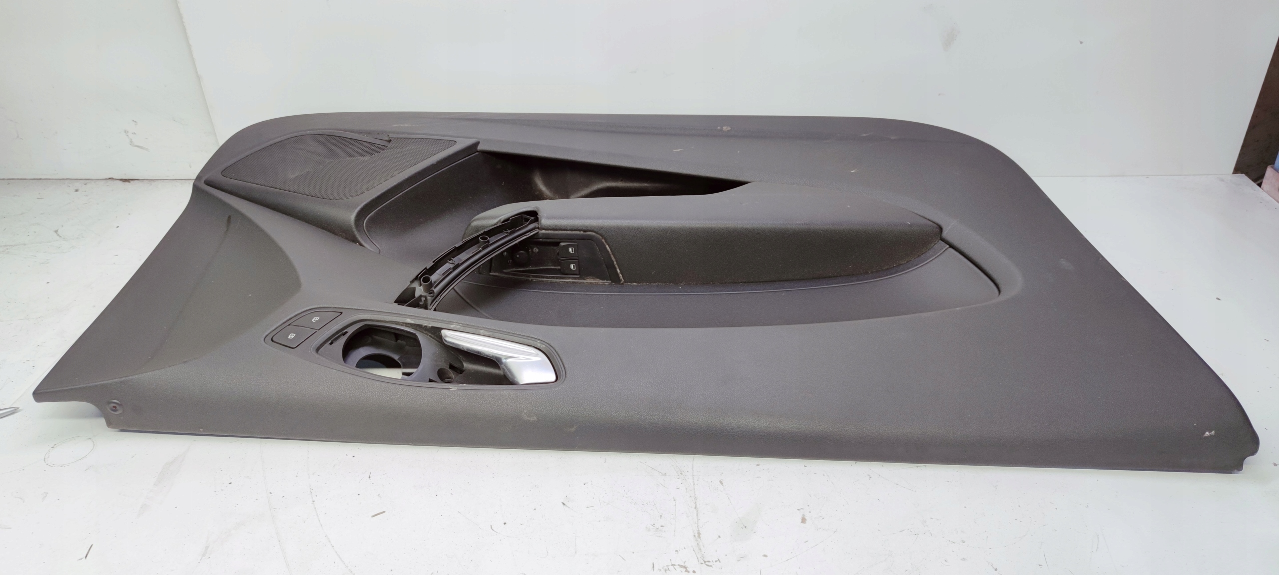 side door left front AUDI A1 3-D 8X1867105A *2*
