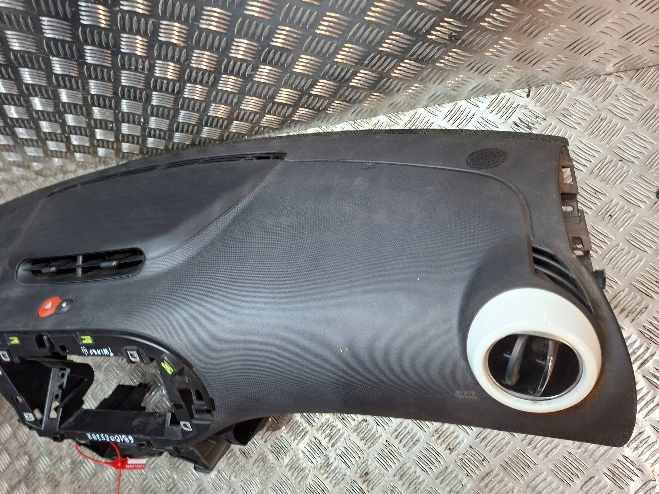 dashboard console passenger airbag 681005539R RENAULT TWINGO III 2014