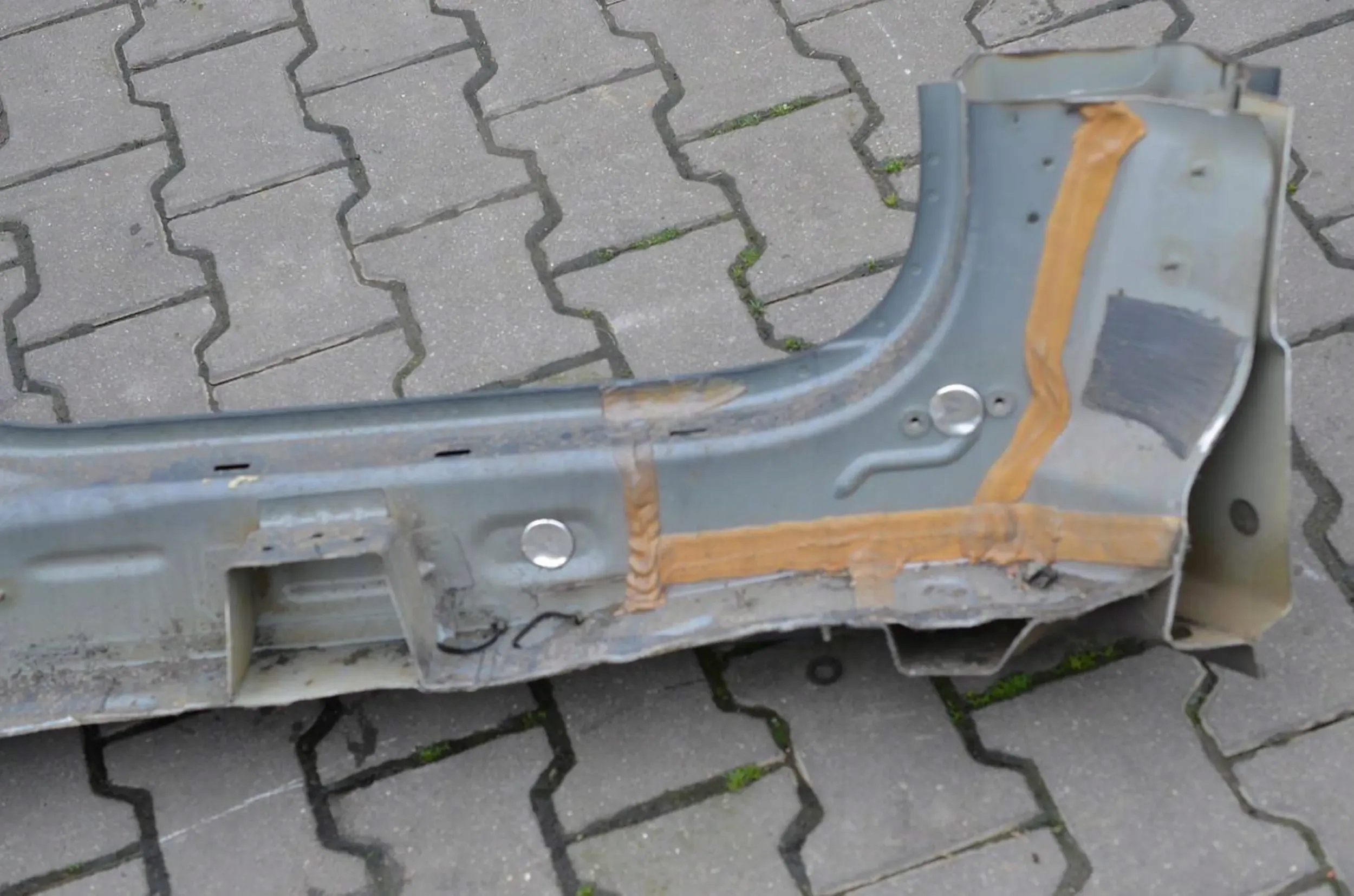 Volvo V40 2017 left side threshold pillar