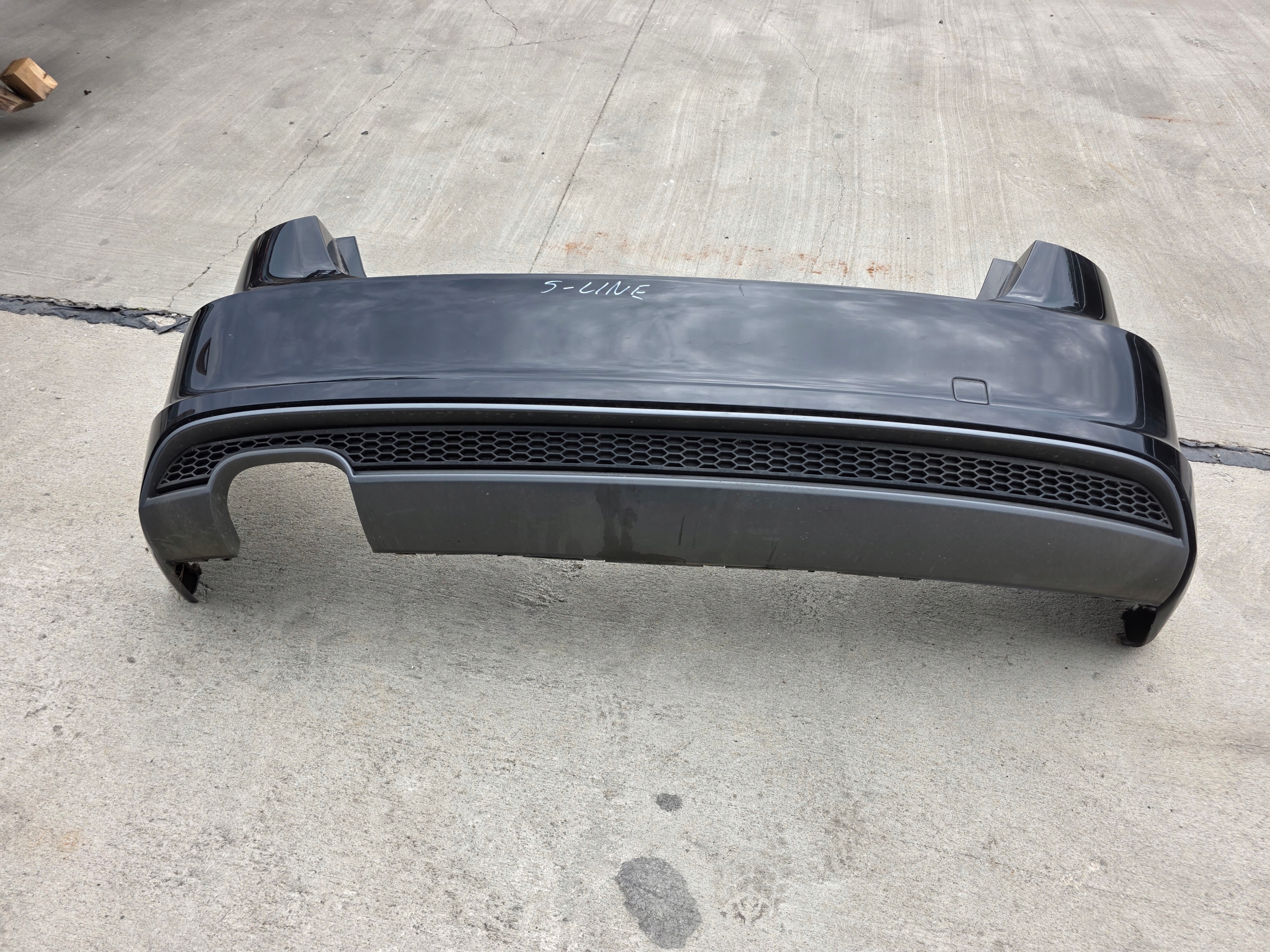 bumper rear part AUDI A3 8V4 5-door SPORTBACK LY9B S LINE without PDC original !!!